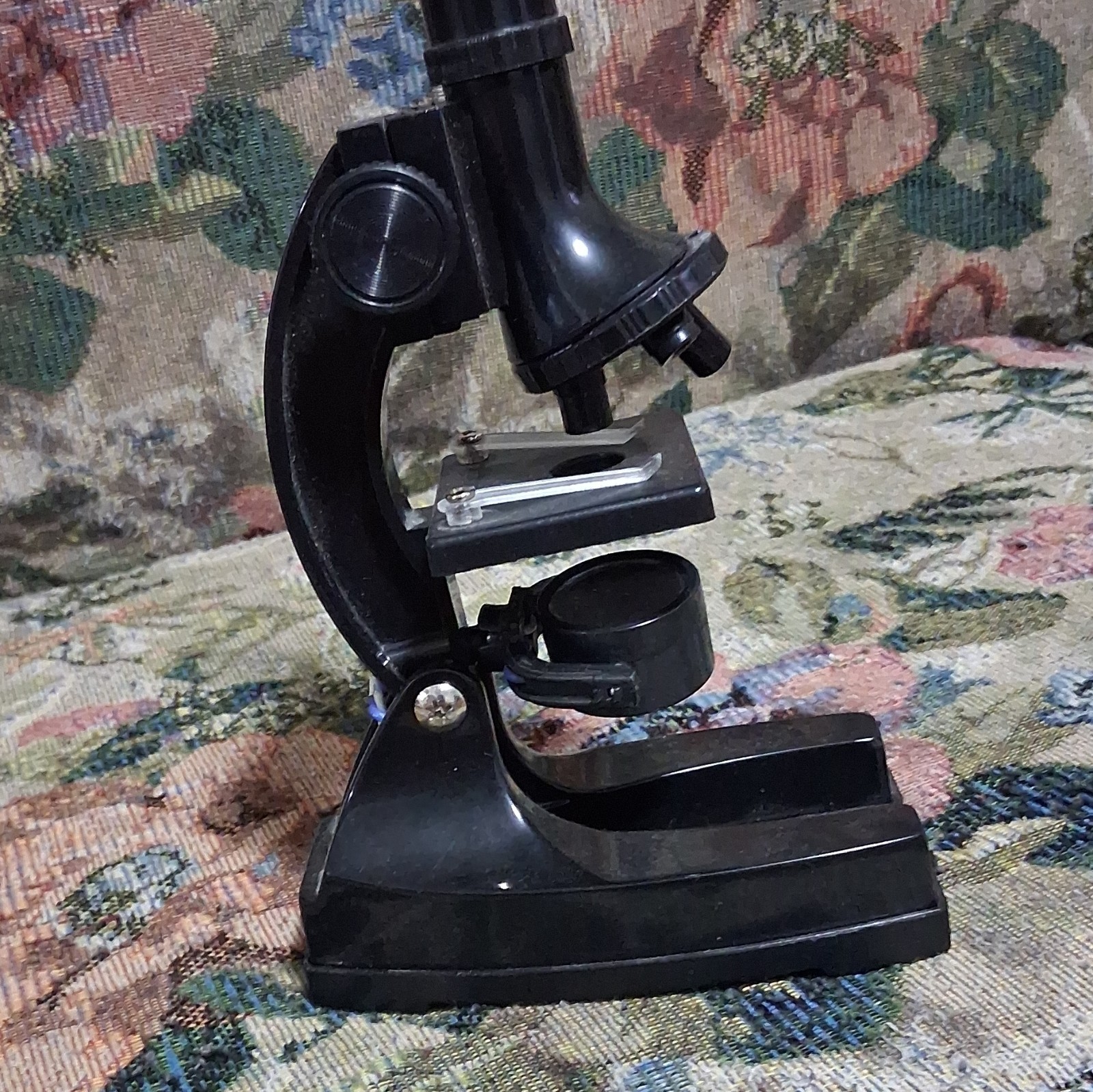 Smithsonian Educational Starter Microscope Science Toy, Black, Ages 8-11