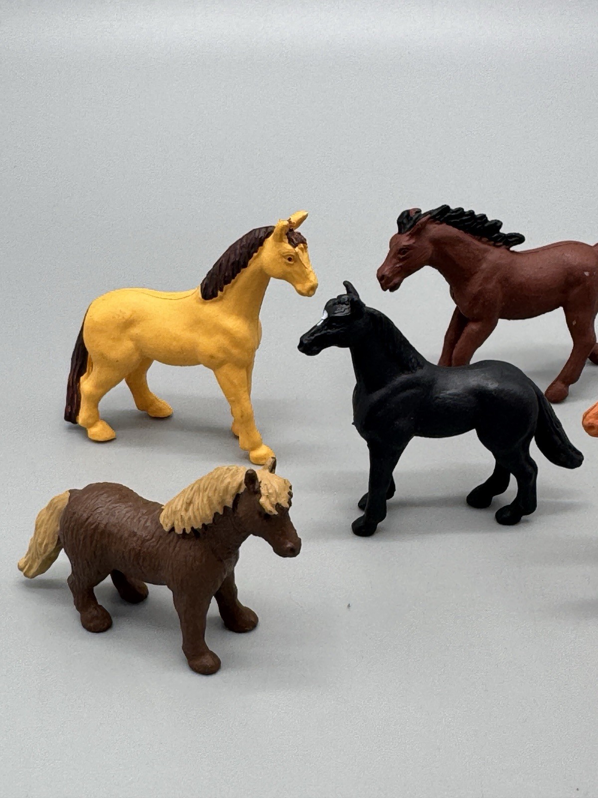 Horse Figure Lot Of 7 SMALL Miniature Horses Includes Safari LTD