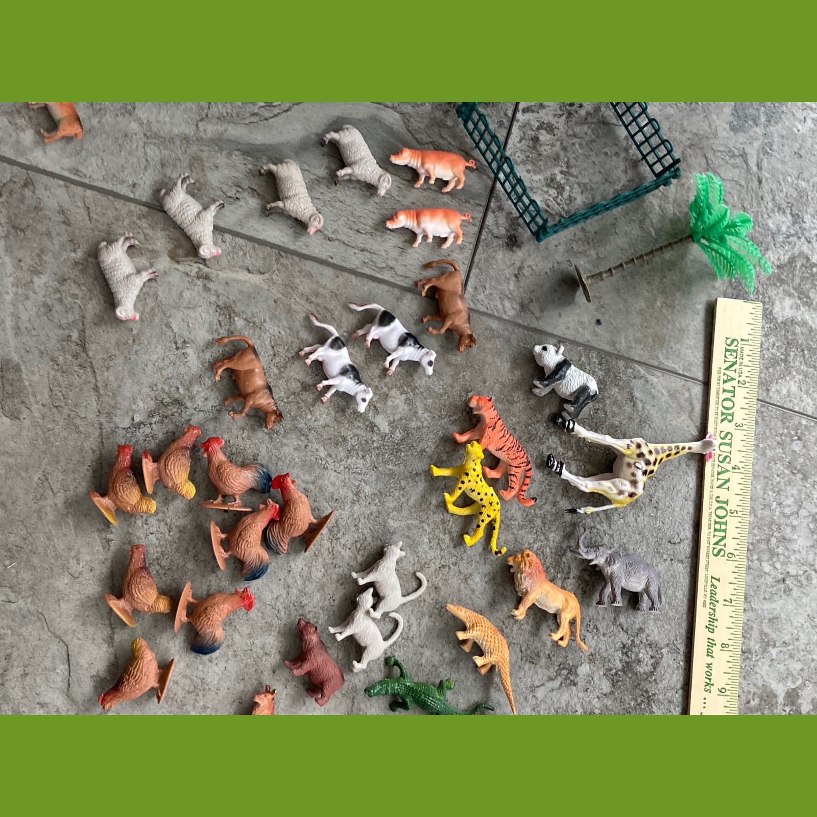 Lot/50+ Miniature Plastic Animal Figures & Accessories Jungle Farm Cow Giraffe