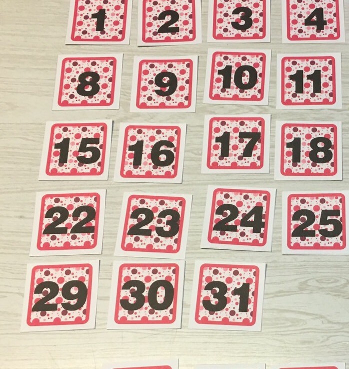 Pink Polkadots – February – 31 Laminated Calendar Squares + Blanks