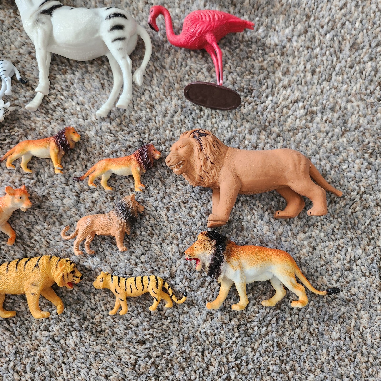 Lot Of 45 Small Plastic Zoo Animals Zebra Giraffe Lion Elephants +