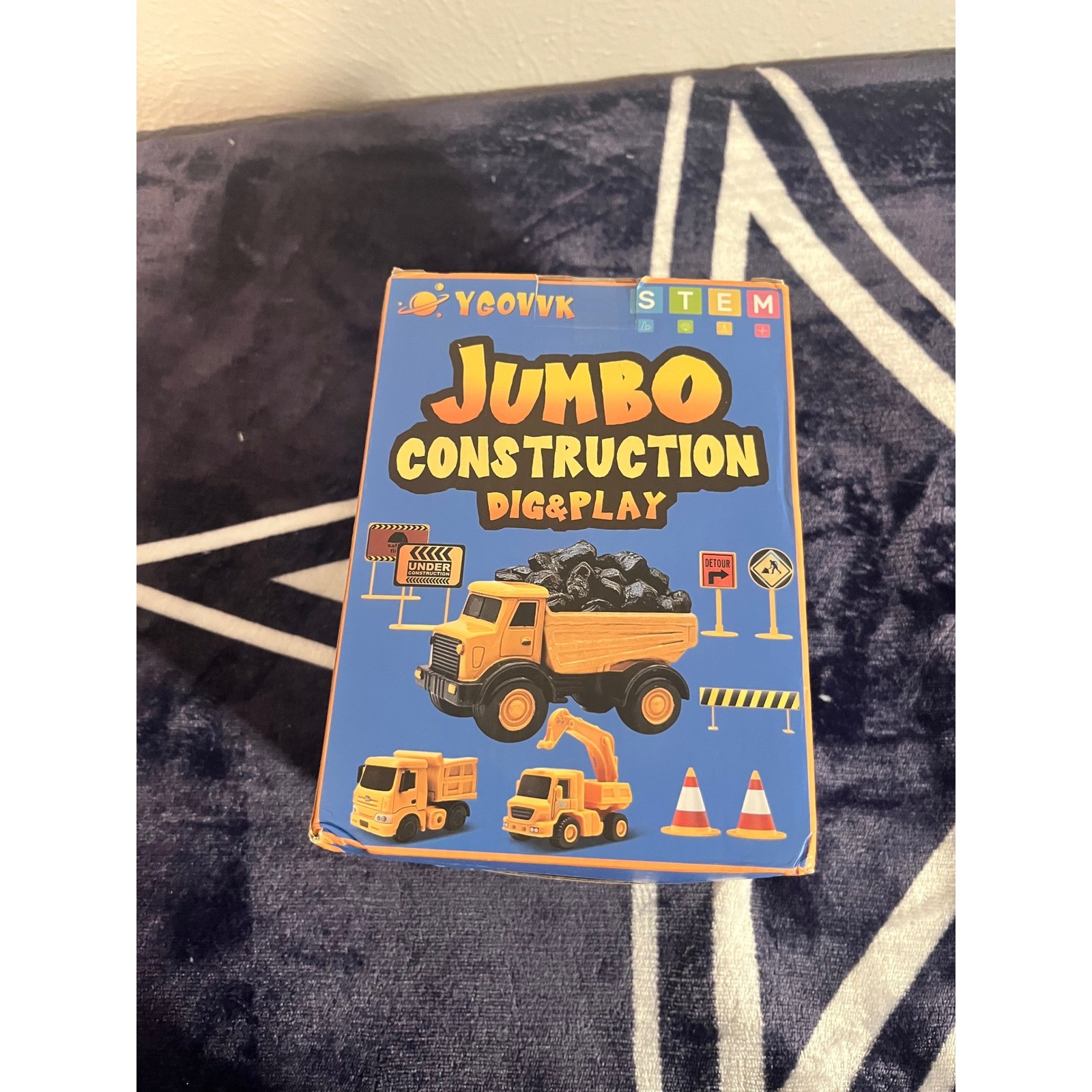 YGOVVK Jumbo Construction Dig and Play STEM Kit 2 Pull Back Trucks Play Mat NEW