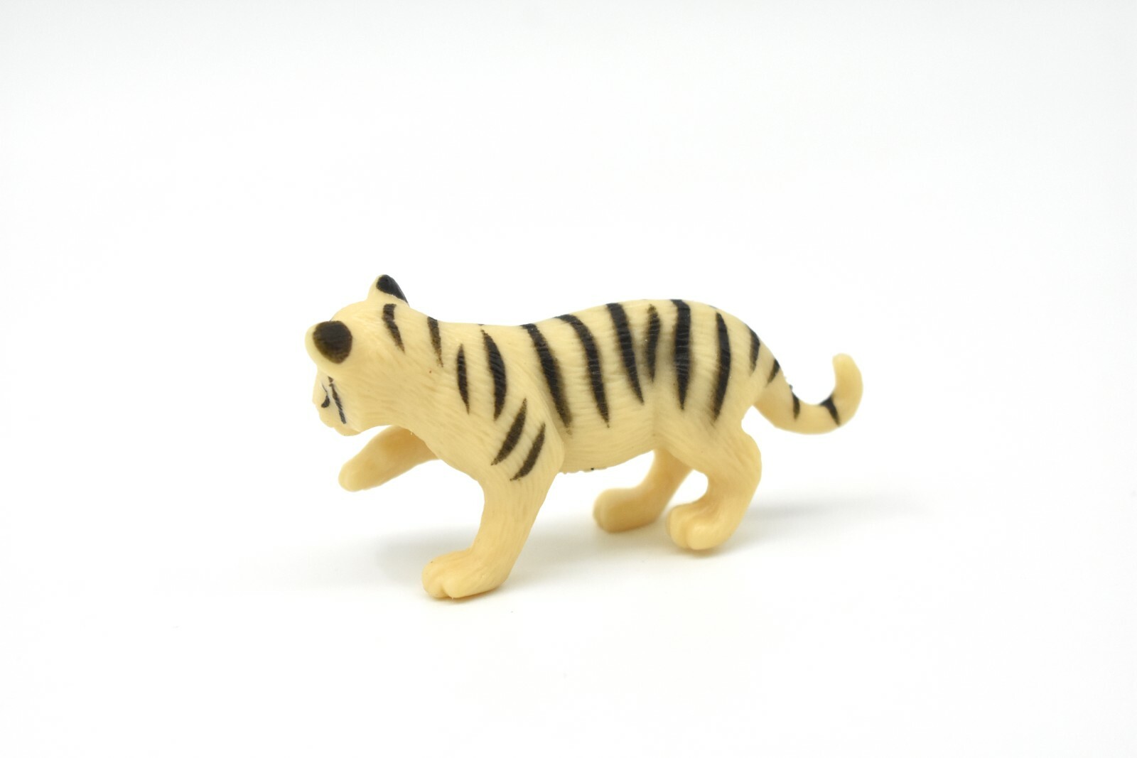 Tiger Cub, White, ~ Plastic Replica 2 1/2″ ~ F241-B206