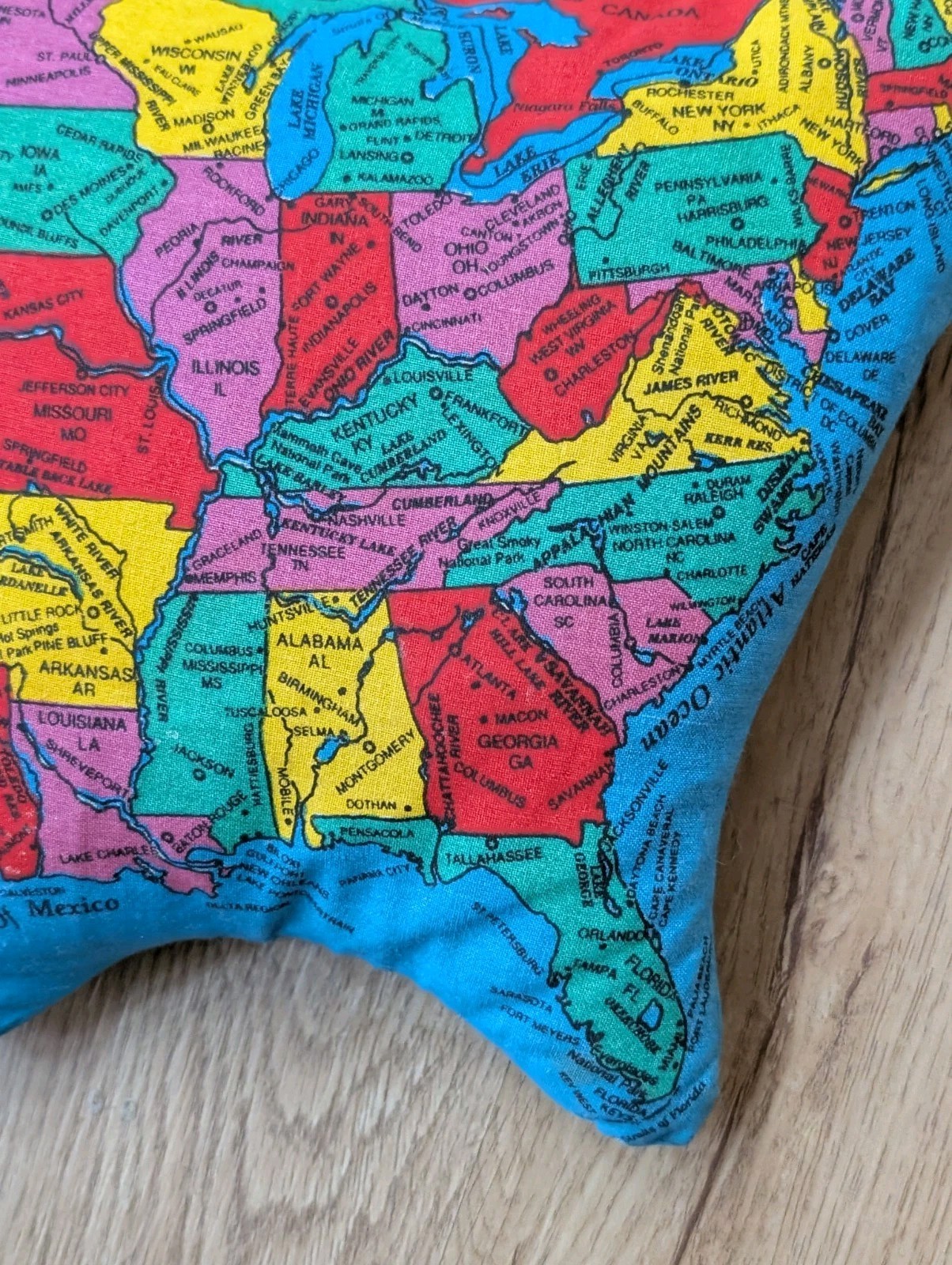 VINTAGE 1990 Hugg-A-Planet HUGG AMERICA Political Map Plush Educational Pillow