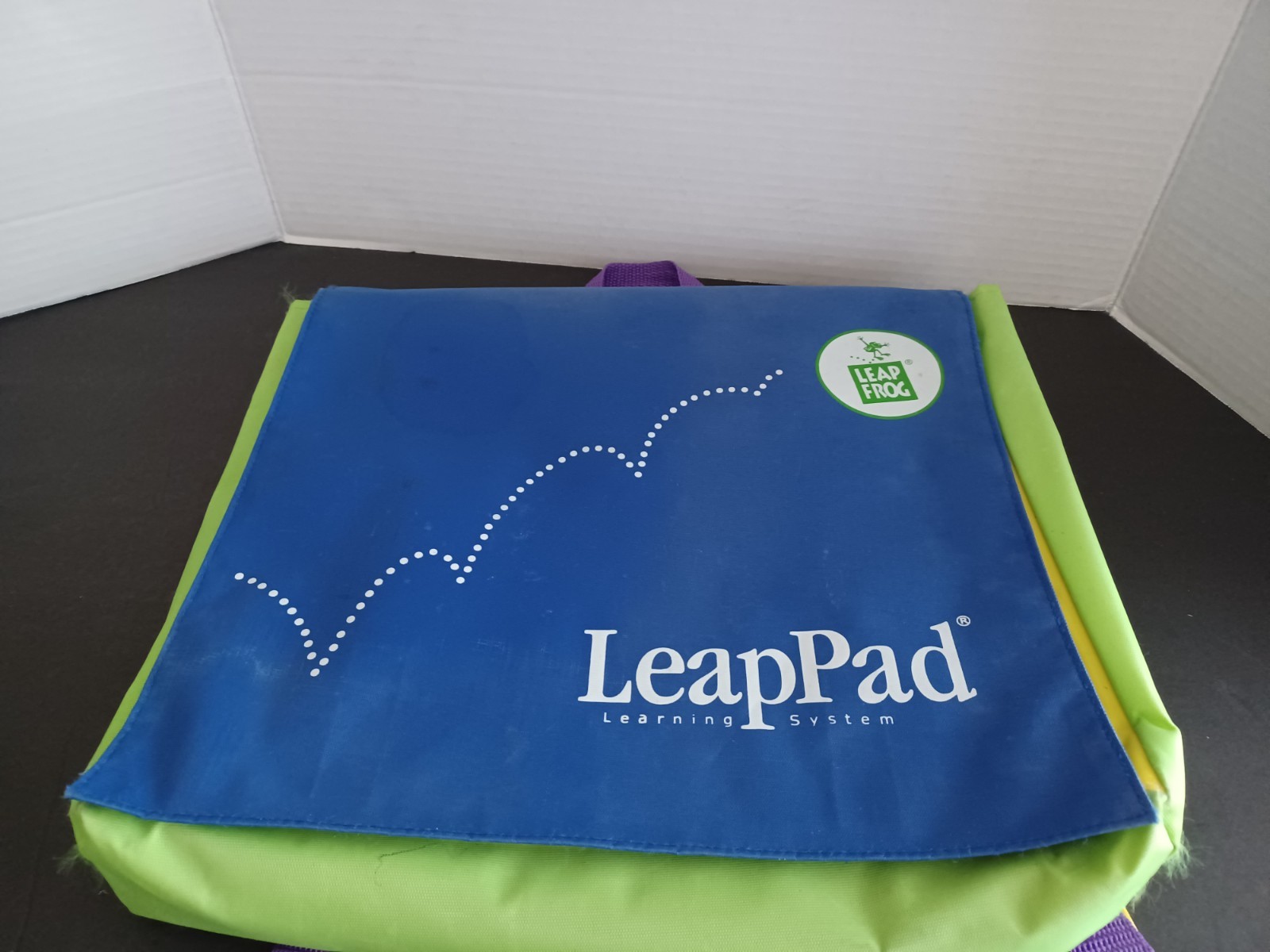 Leap pad w/(6 ) books (6) cassettes Satchel carrying bag