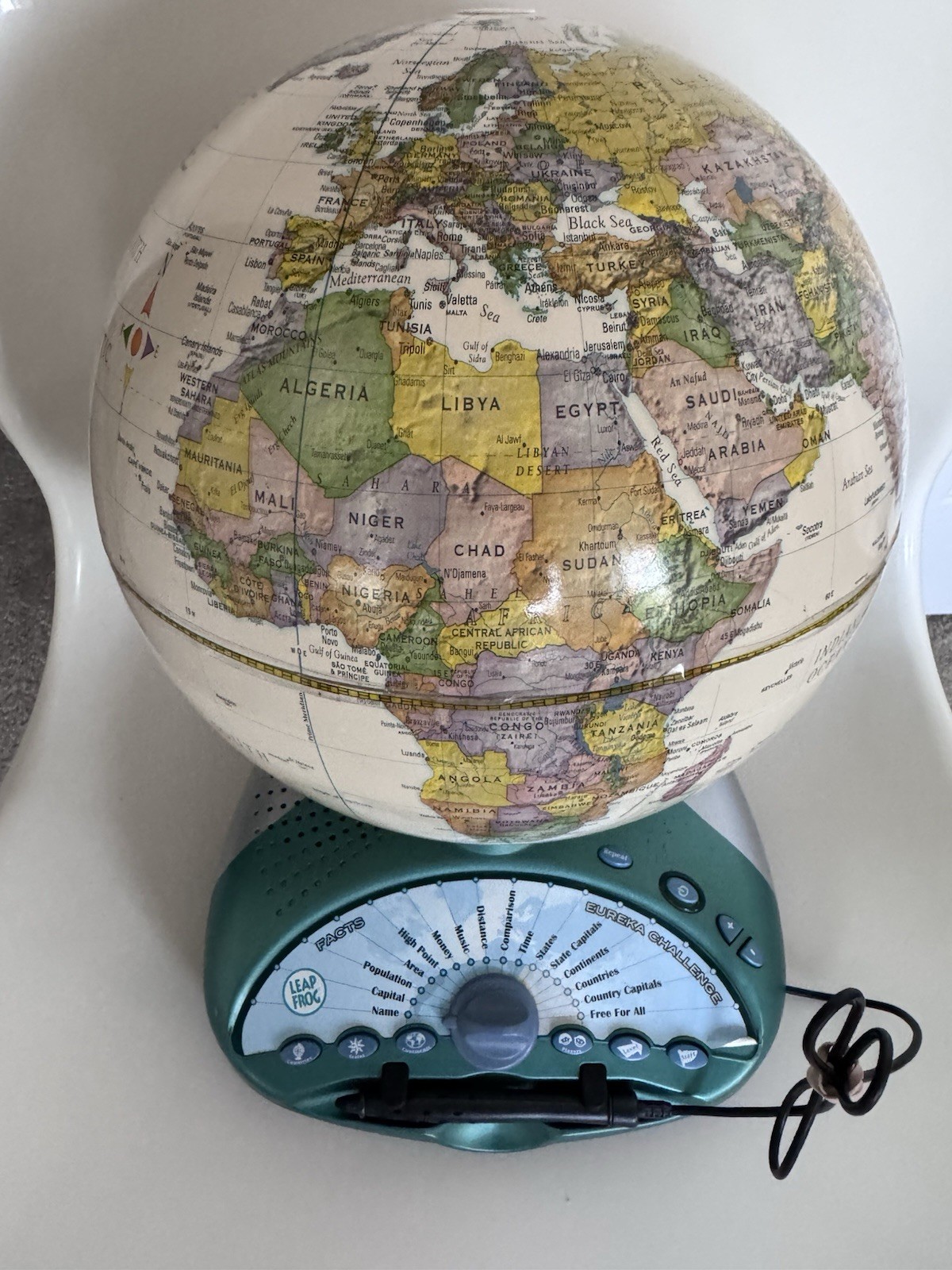 Leap Frog Interactive Talking Smart Globe Eureka Challenge Geography Game Works