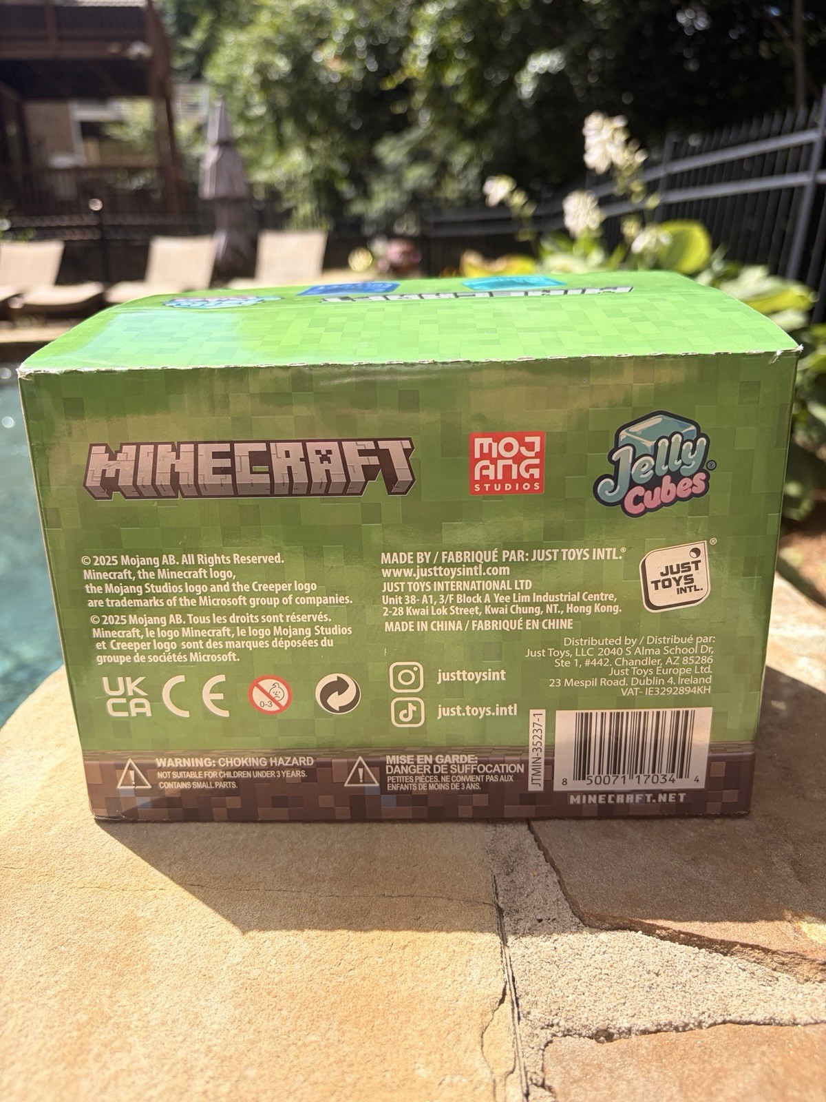Minecraft Jelly Cubes with Display Case Lot Of 12 SQUISHY like NeeDoh NEW