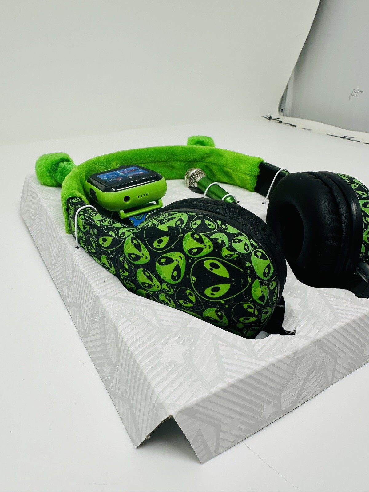 Unisex Kids Smartwatch with Mini Mic, Strap & Headphones – Green Alien( Open Box