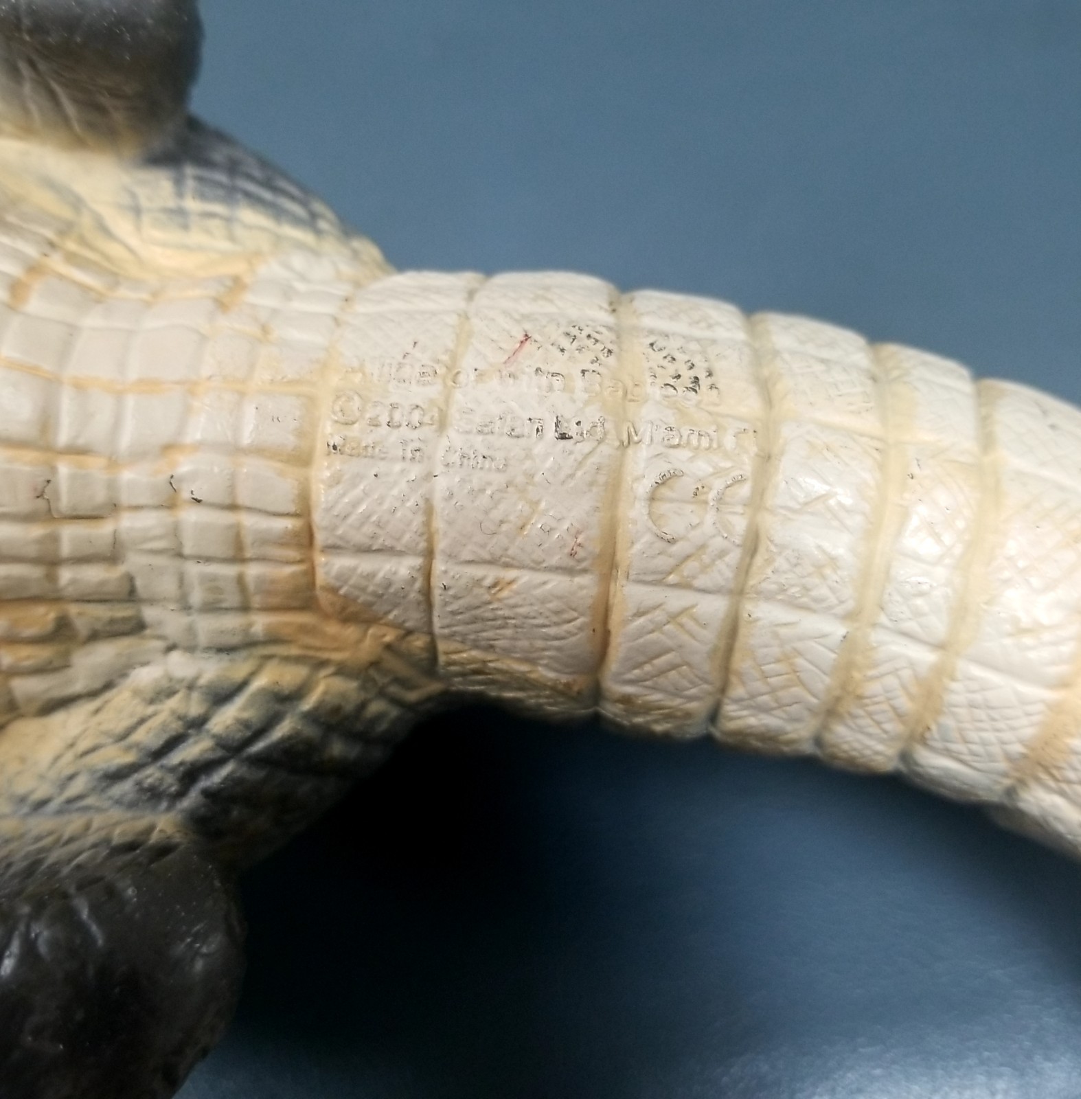 Safari Ltd 2004 Alligator w/ 3 Babies Figure 12″ Incredible Creatures Collection