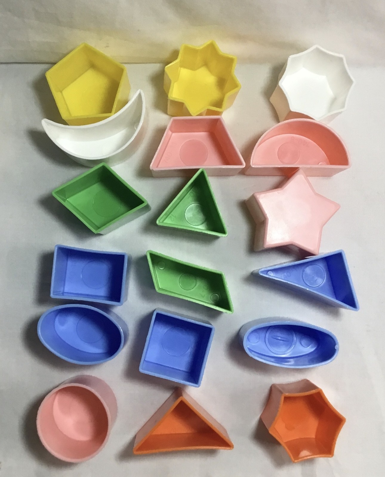 Toy shape sorter, Child Guidance, complete set 18 shapes, 5.5″ red cube
