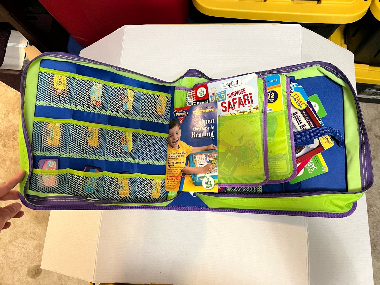 Leap Frog Leap Pad Learning System Lot (Carry Binder, 14 Books & Cartridges)