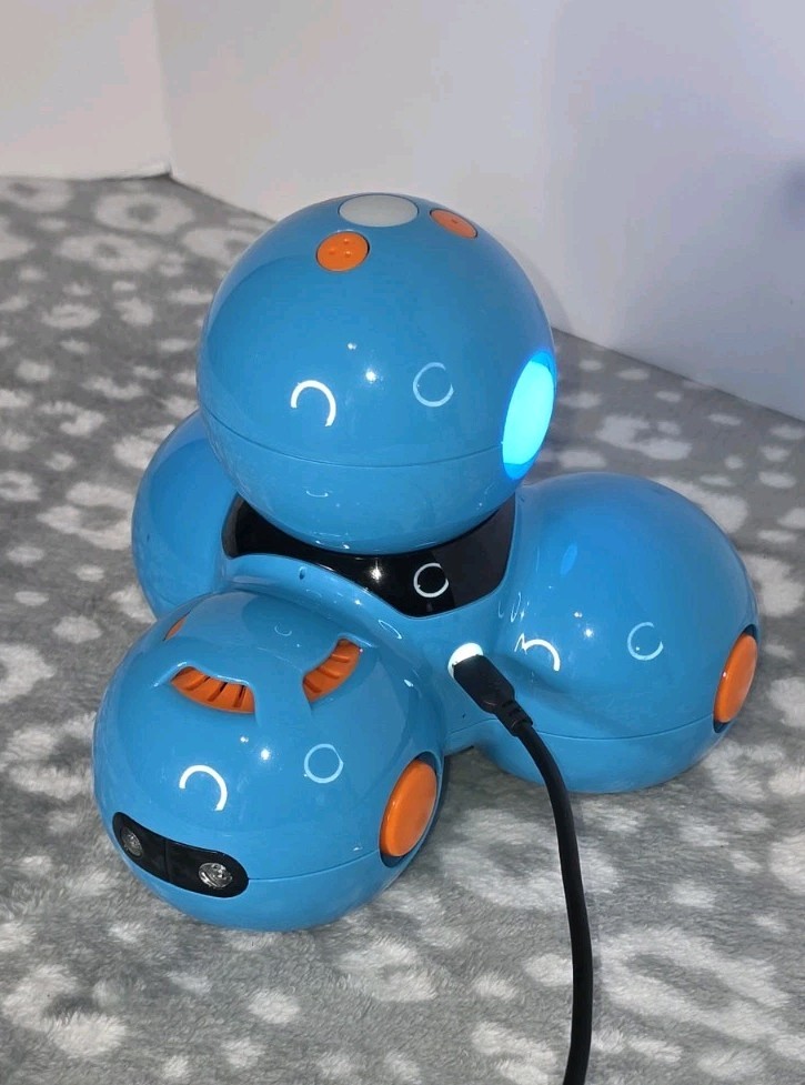 Wonder Workshop DASH DA01 Interactive Coding Robot STEM