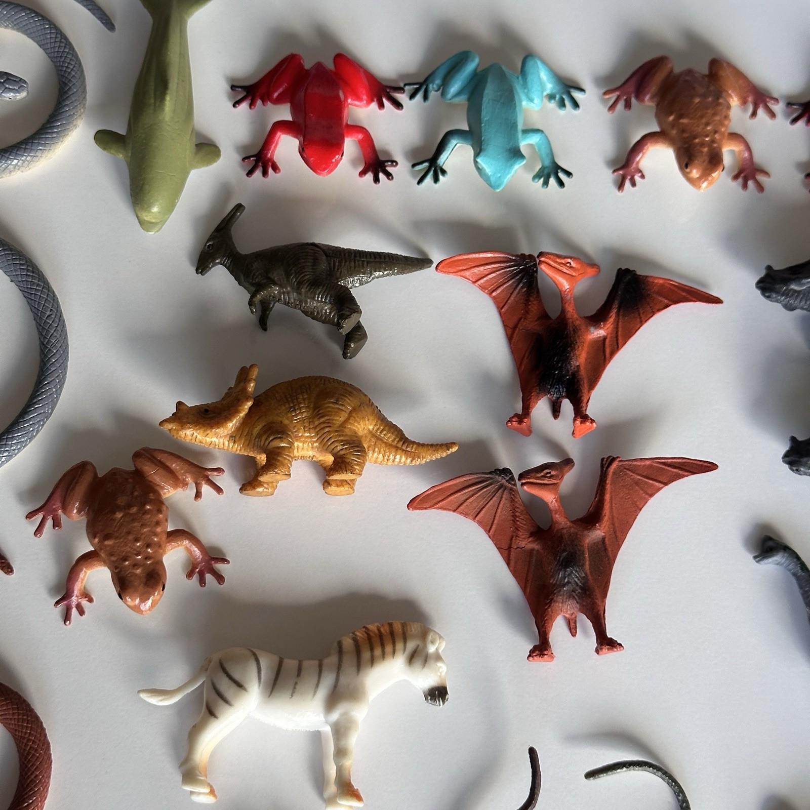 46pc Mini Plastic Dinosaur Animal Toy Lot Figures Reptiles Sharks Frogs