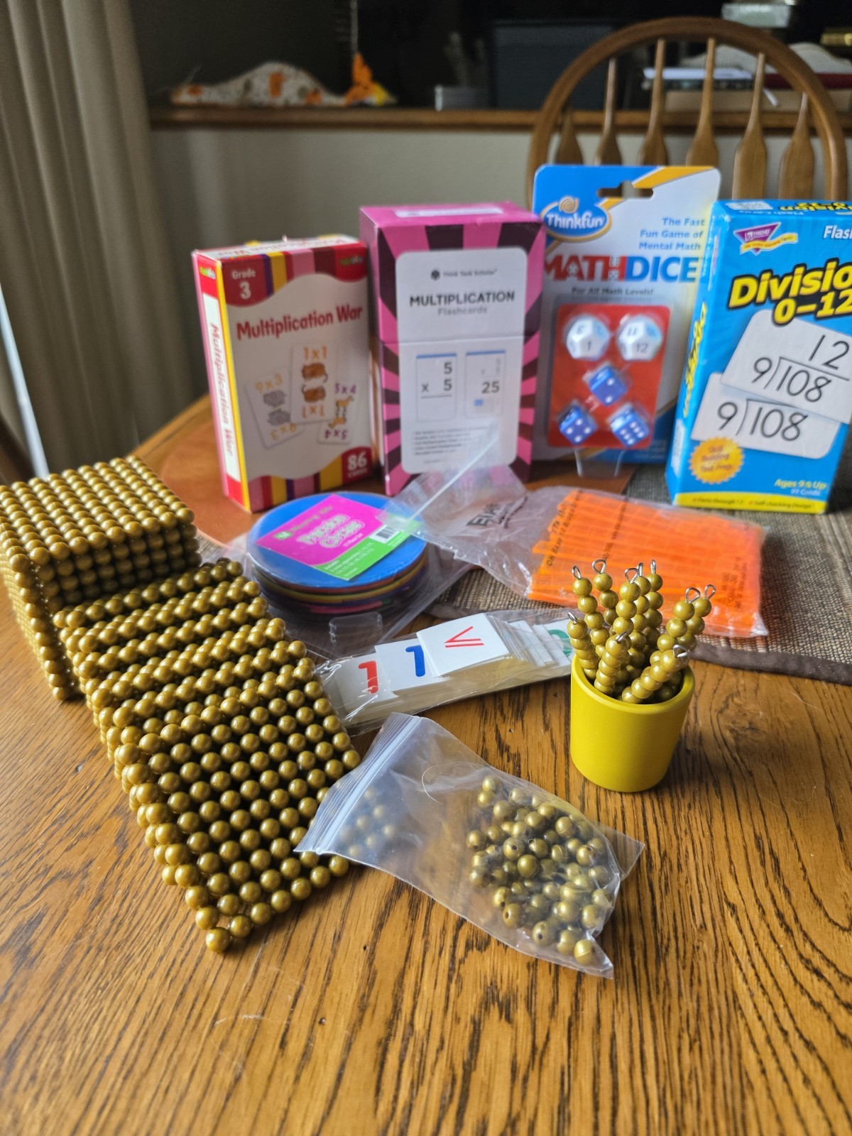 ThinkFun Math Learning Lot: Math Dice Game, Division 0-12 Flash Cards.