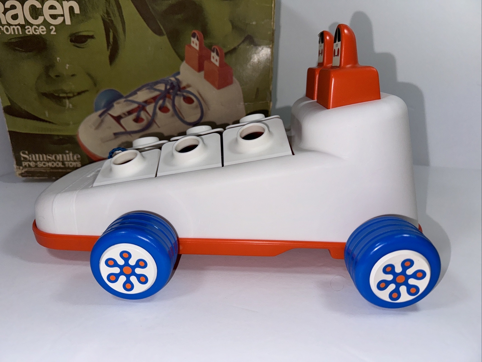 LACER RACER a shoe car w/ signs to learn shoe tying Including Box