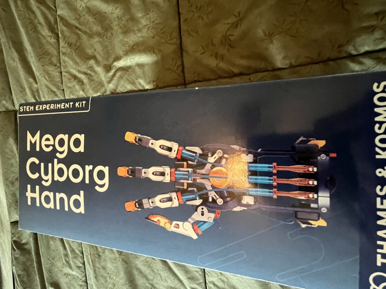 Thames & Kosmos Mega Cyborg Hand STEM Experiment Kit – Build a Hydraulic Hand