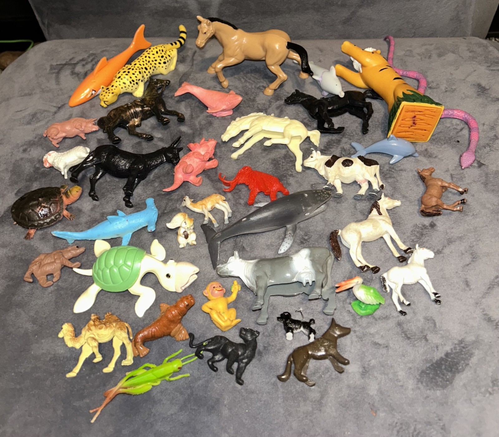 HUGE Mixed Lot Safari K&M Wildlife Sea Creatures Vintage & New Figures Toys LOOK