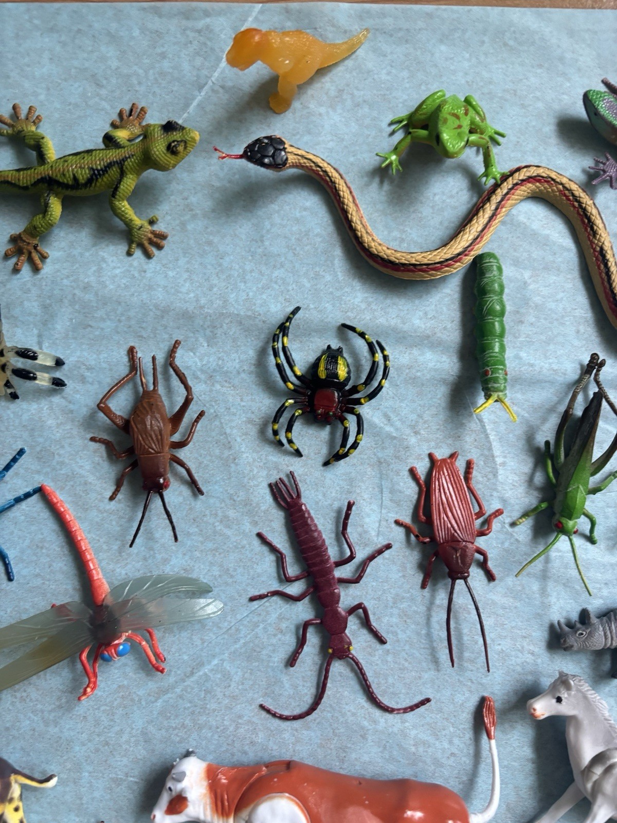 Bulk Lot of 36 Plastic Toy Animals & Bugs – Frogs, Snakes, Lizards, Insects