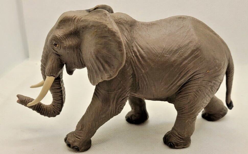 Safari Ltd African Elephant Figure 1996 grey large 7 x 4 inches