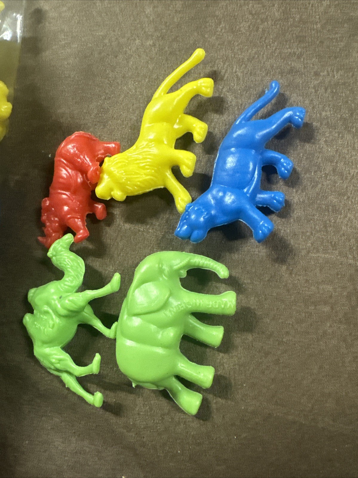 63 Pieces Plastic Animals Toys Red, Green, Yellow And Blue Loin Camel Raino