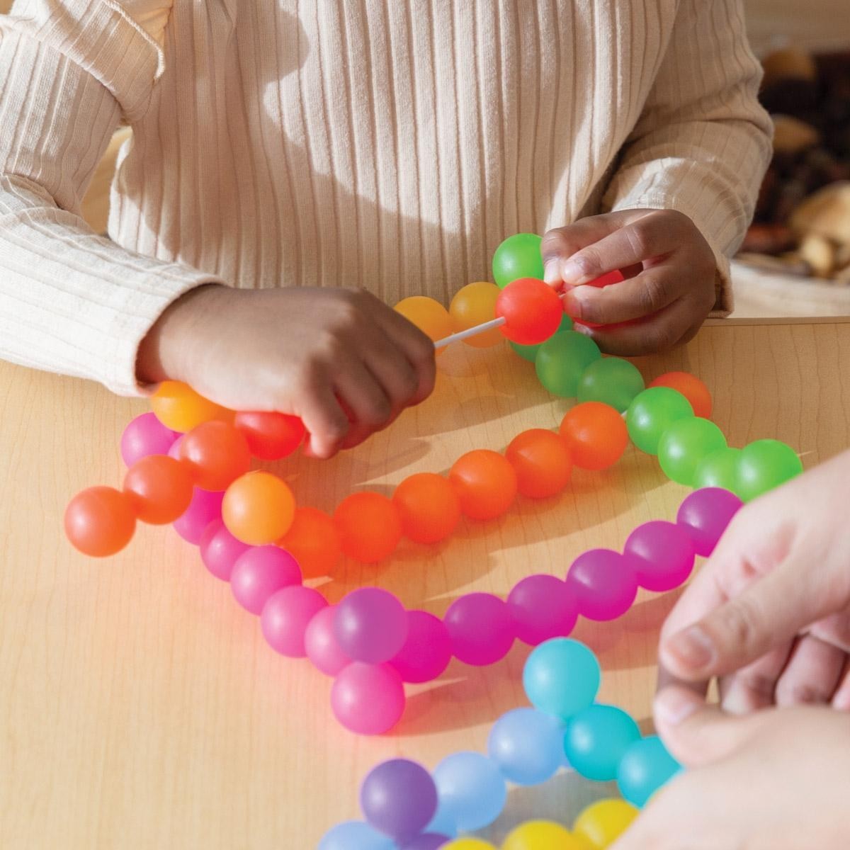 Kaplan Early Learning BendiBeads – Rainbow – Set of 12
