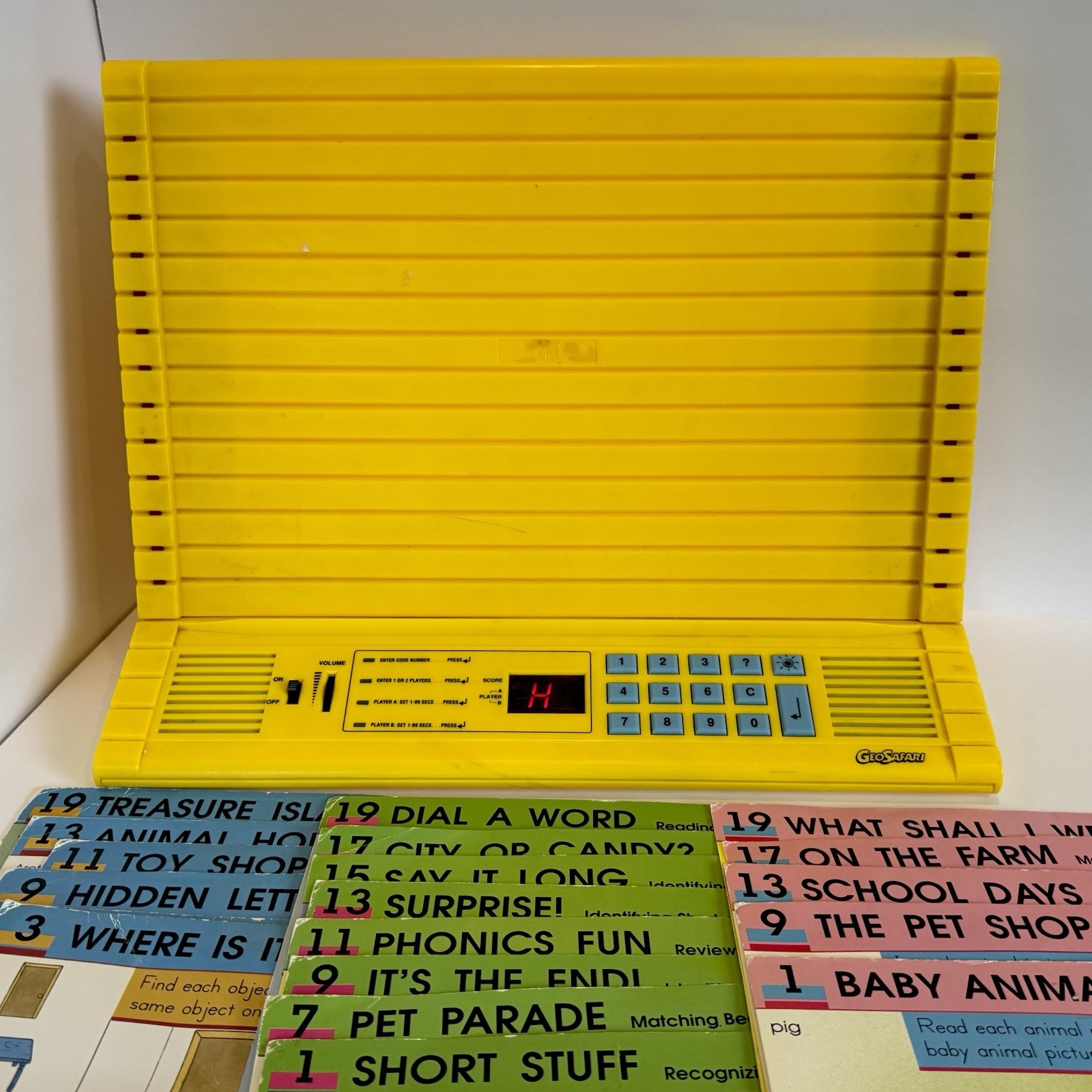 Vintage GeoSafari EI-8700 Electronic Learning Game W/ 20 Cards WORKS READ