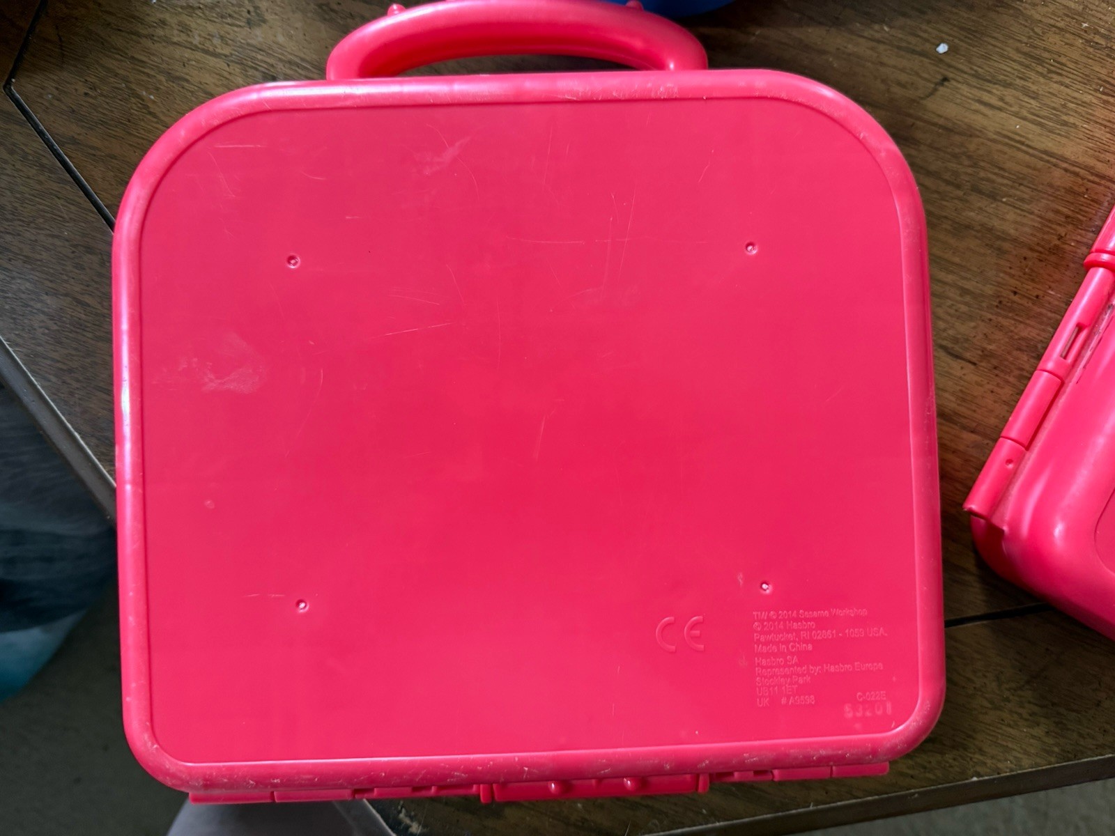 Sesame Street- Elmo’s On The Go Alphabet Letters w/ Carrying Case “Complete Set”