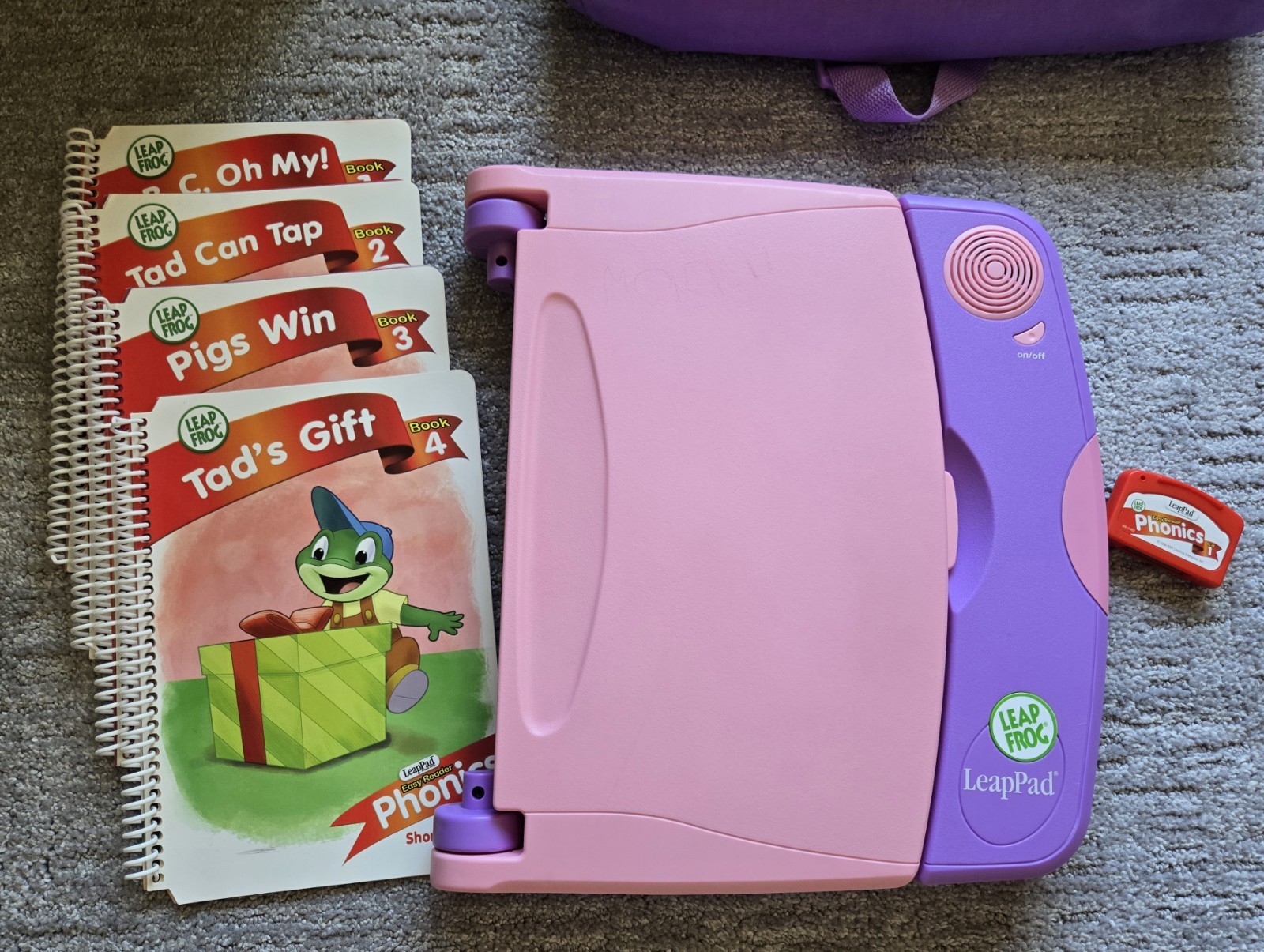 Leapfrog LeapPad Learning 2001 System W/Carry Bag Plus Five Books With Cartridge