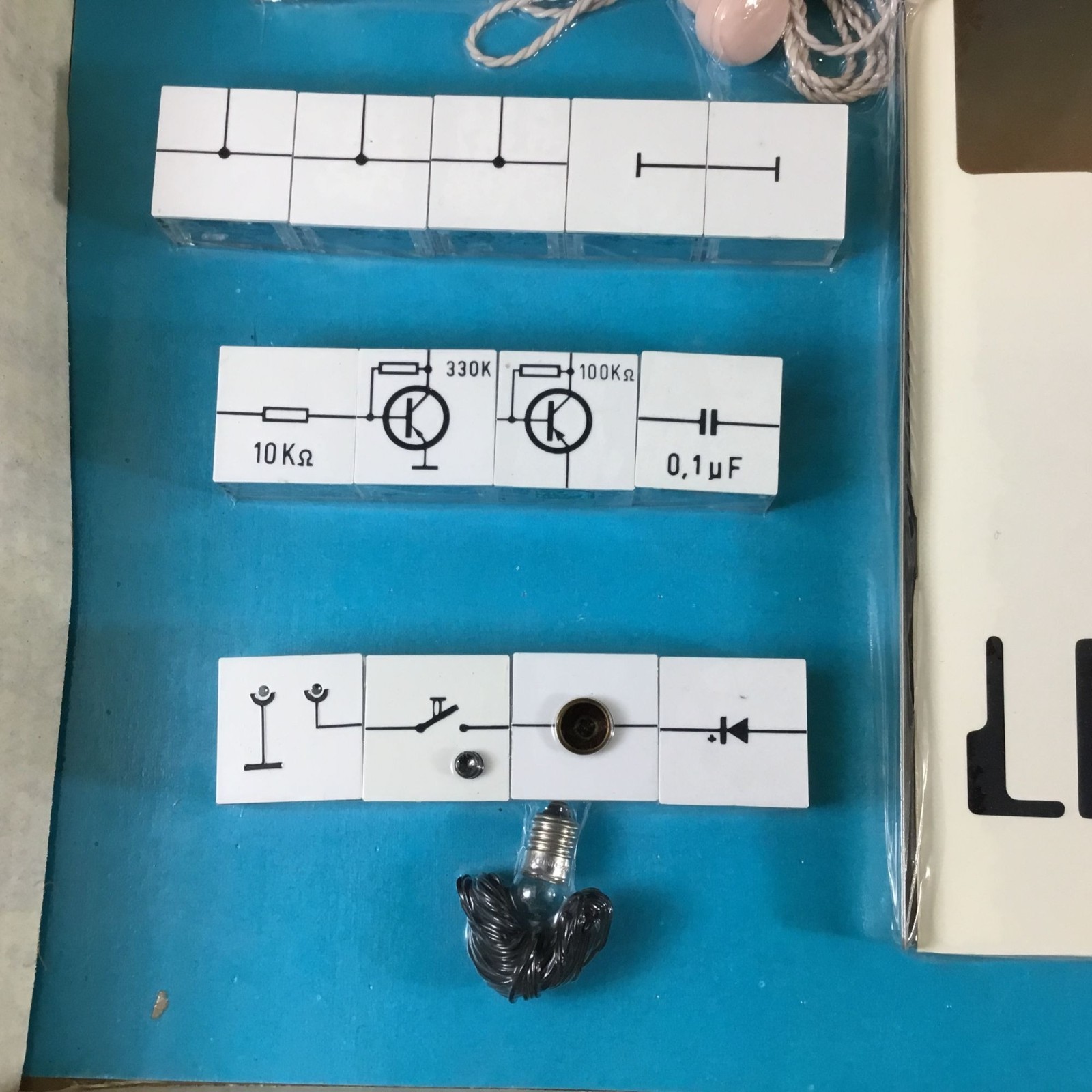 Vintage Lectrolab Fun With Electronics Science Kit 65 Experiments O-I Toledo, OH