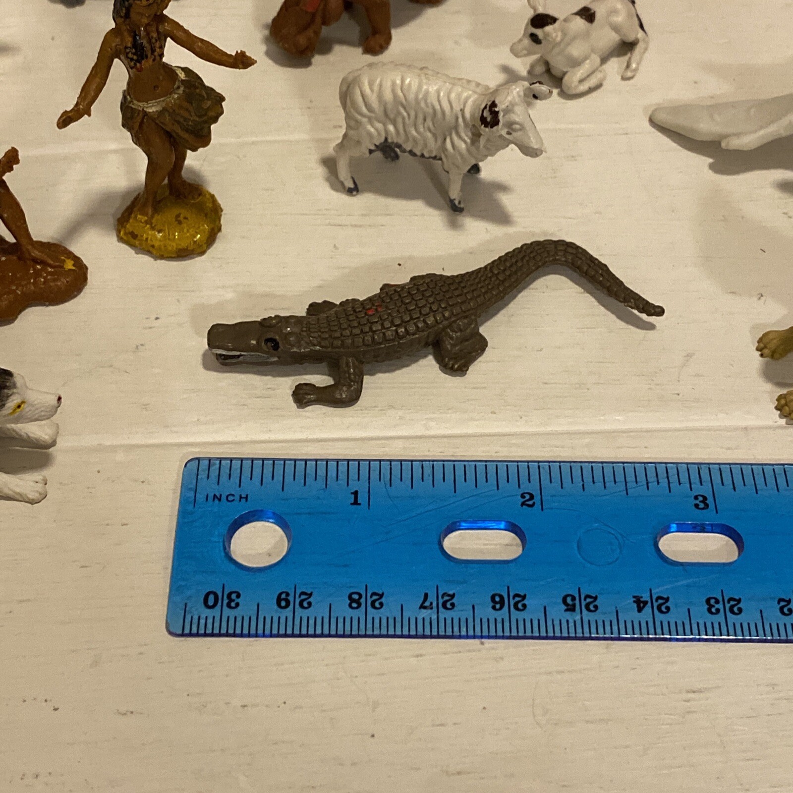 Plastic Animal Figures Toy Lot of 33 Mixed Tiger Llama bear zebra alligator etc.