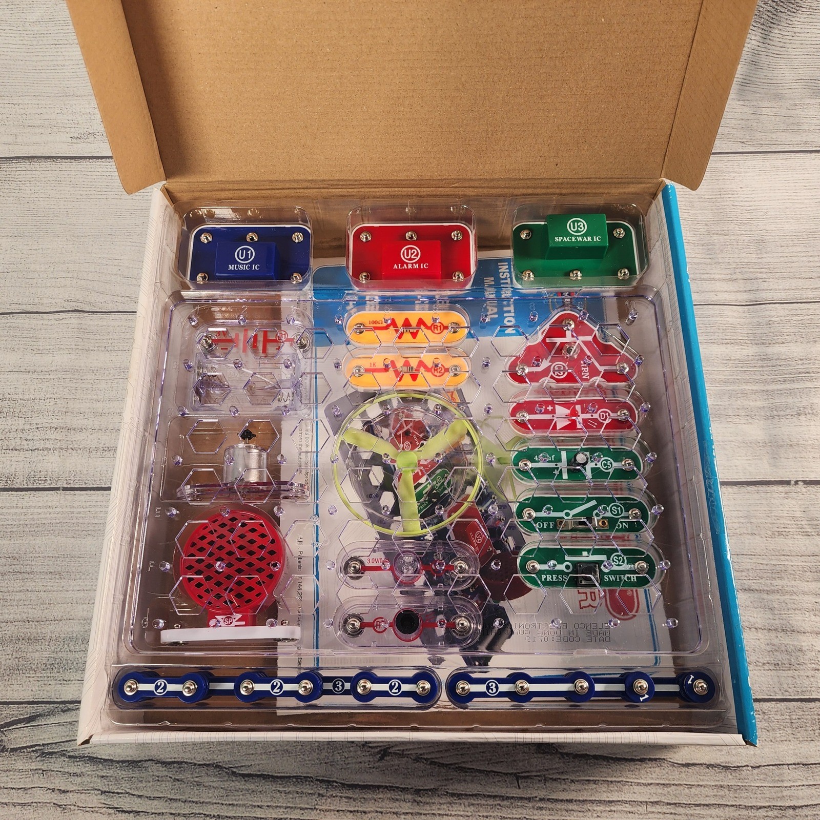 Elenco Snap Circuits Skill Builder SB-125 Electronics Discovery Kit 125 Projects
