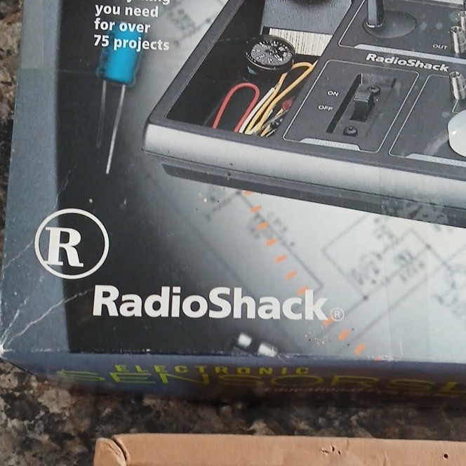 RadioShack Electronic Sensors Lab Educational Kit with Sensors and LEDs