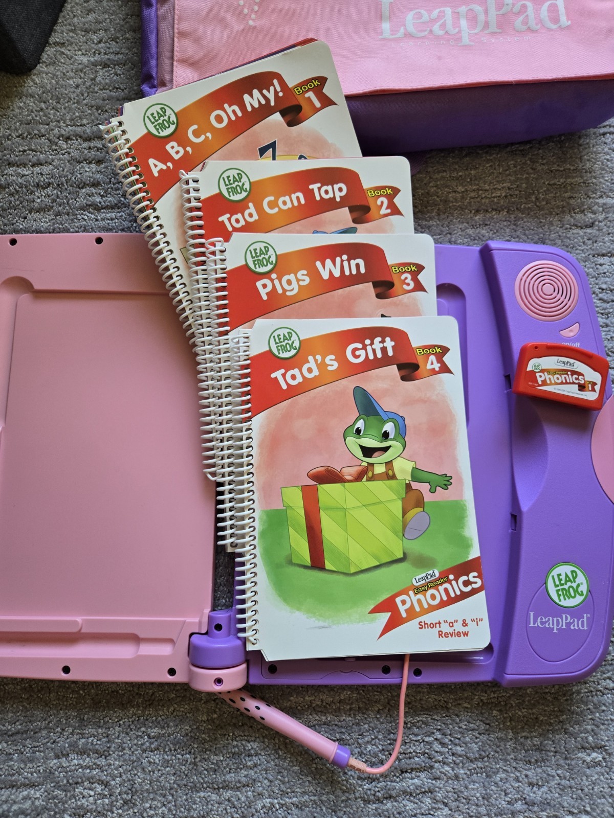 Leapfrog LeapPad Learning 2001 System W/Carry Bag Plus Five Books With Cartridge