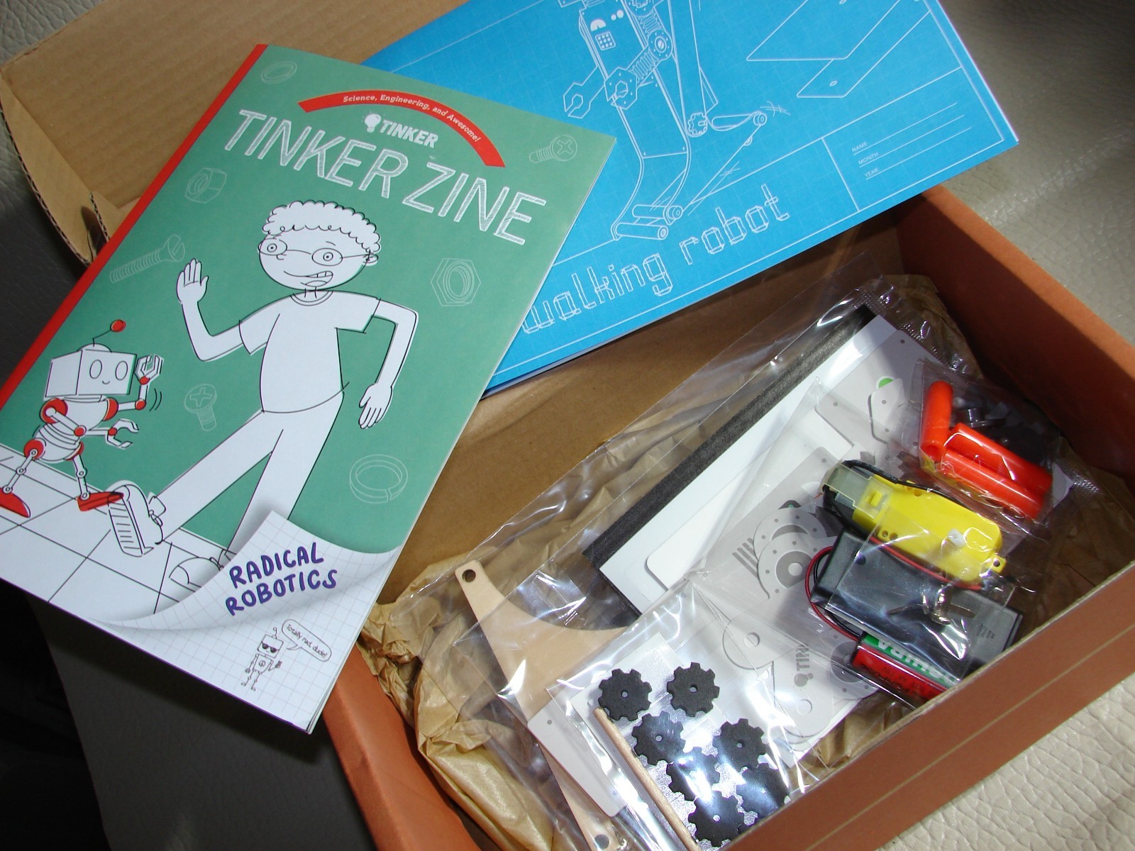 Kiwi Co Tinker Crate Make Your Own Walking Robot Kids Ages 9+ NEW