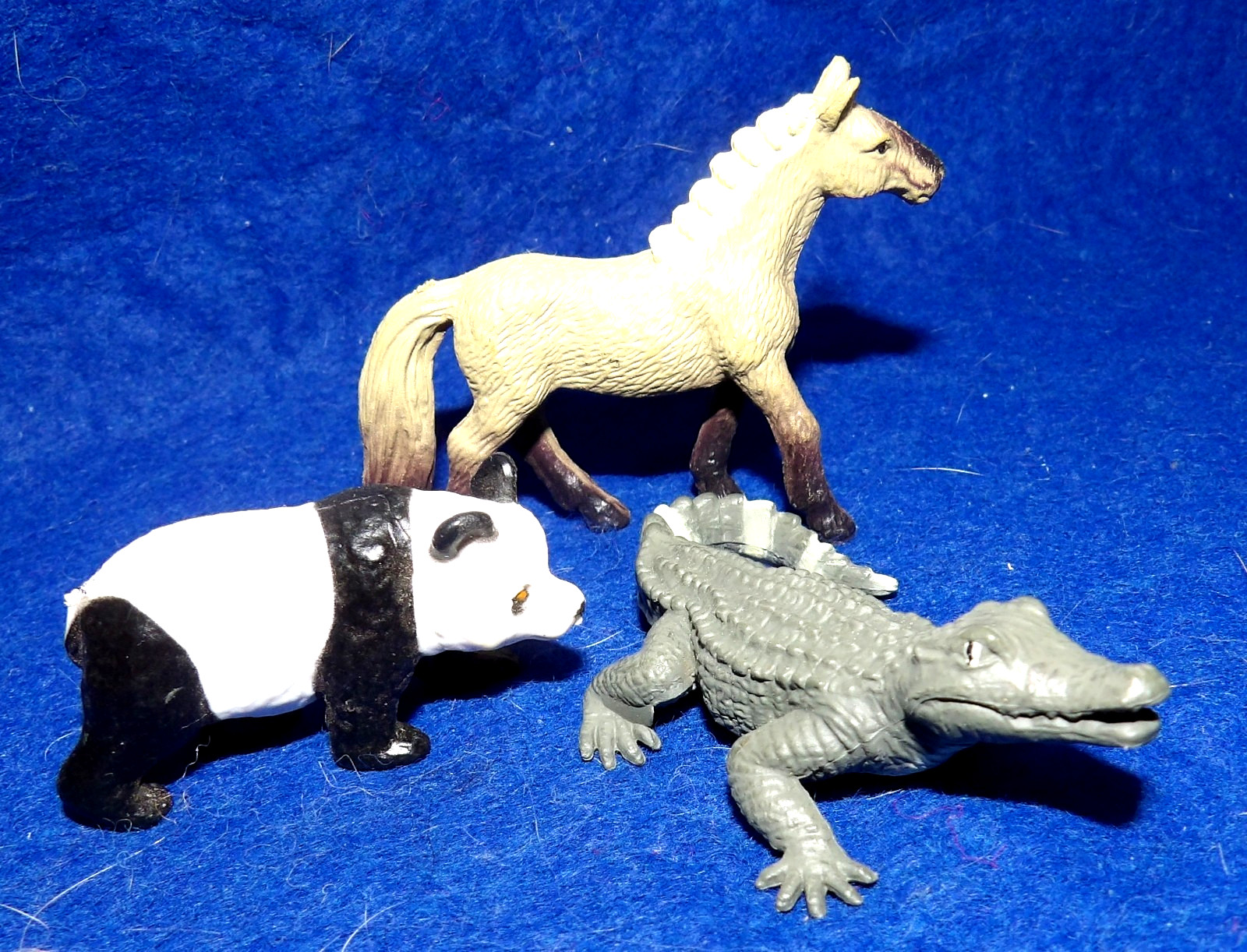 12 Neat Small Composit Zoo Animals Giraffe 2 7/8″ Tall to Crocodile 2 1/2″ Long