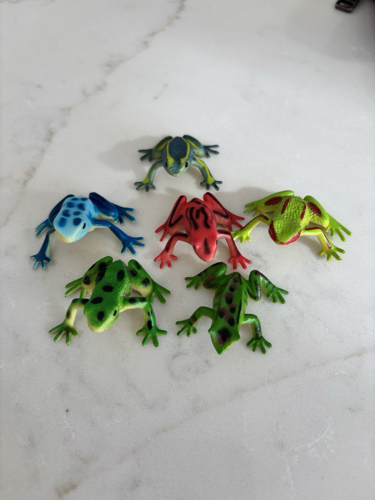 Mixed Lot of Tropical Rainforest Frog Toys Animals Figures 1.5″-2″
