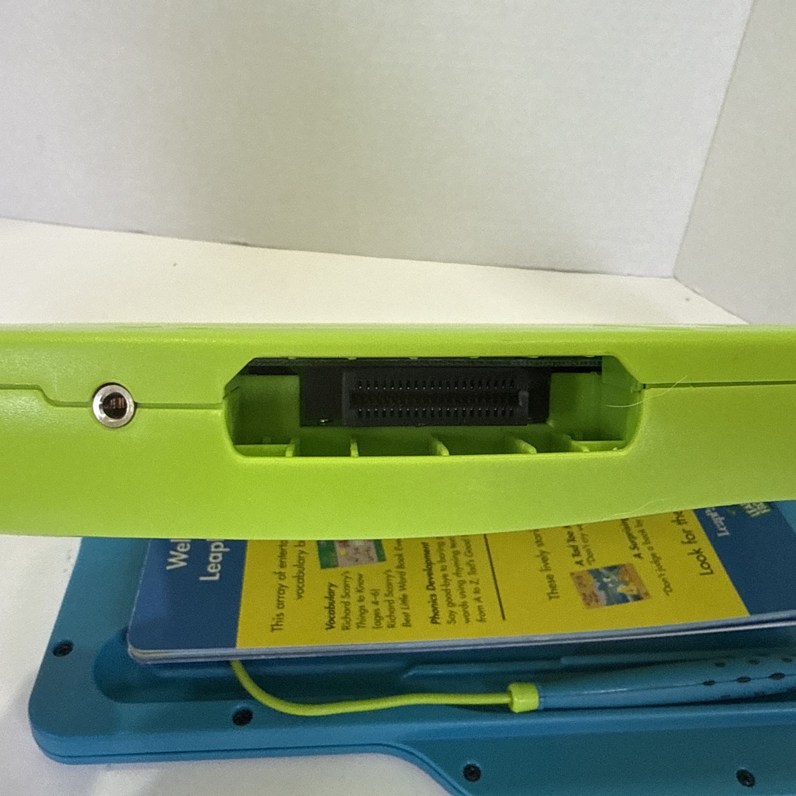Leapfrog LeapPad Learning Game System Console & Book Model 57-000-01 WORKS GREAT