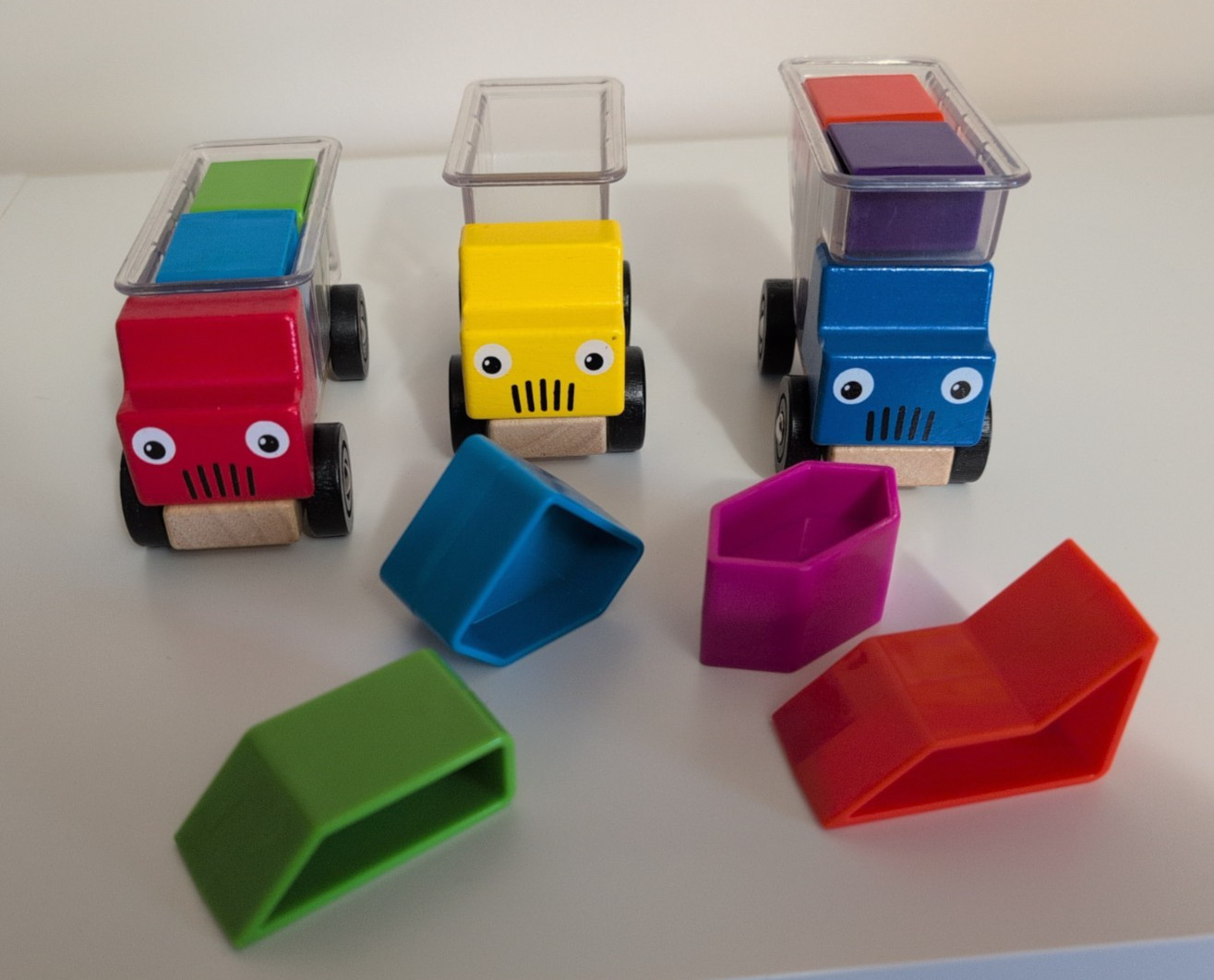 SmartGames Trucky 3 Wooden Skill Building Puzzle Game Moving Trucks Ages 3+