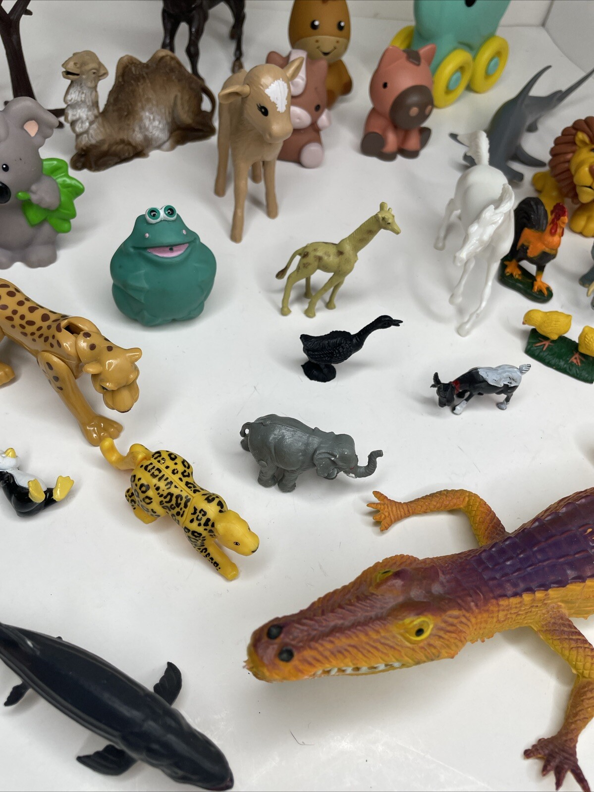 32 Lot Miniature Toy Plastic Animal Figures Mixed Sizes/Styles -Lions, Horses