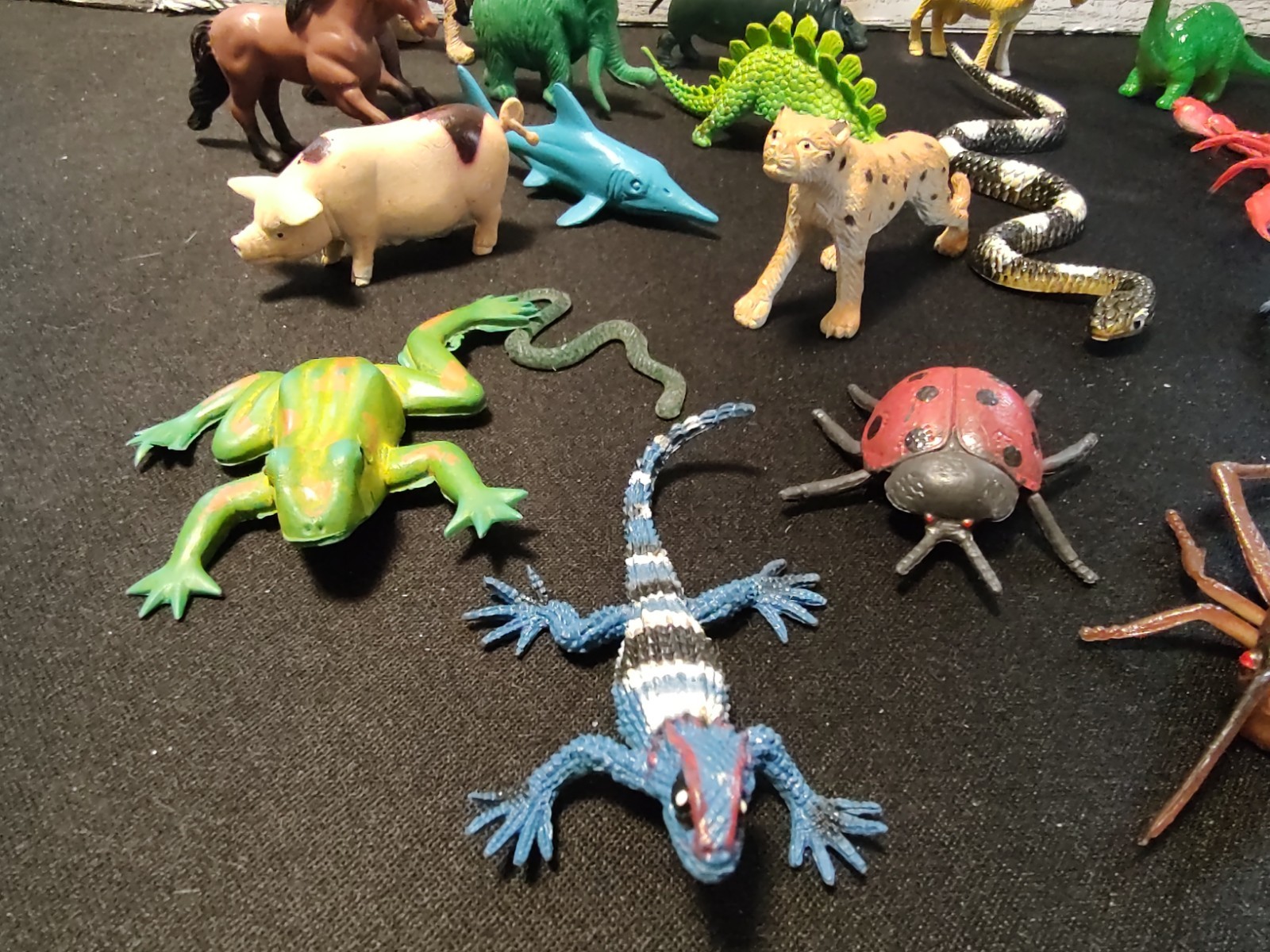 Lot of 21 various small plastic animals made in china
