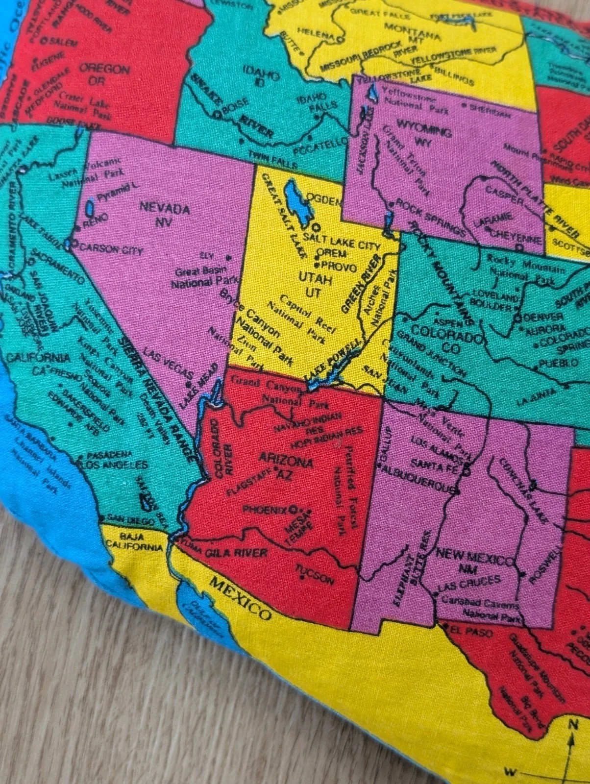 VINTAGE 1990 Hugg-A-Planet HUGG AMERICA Political Map Plush Educational Pillow