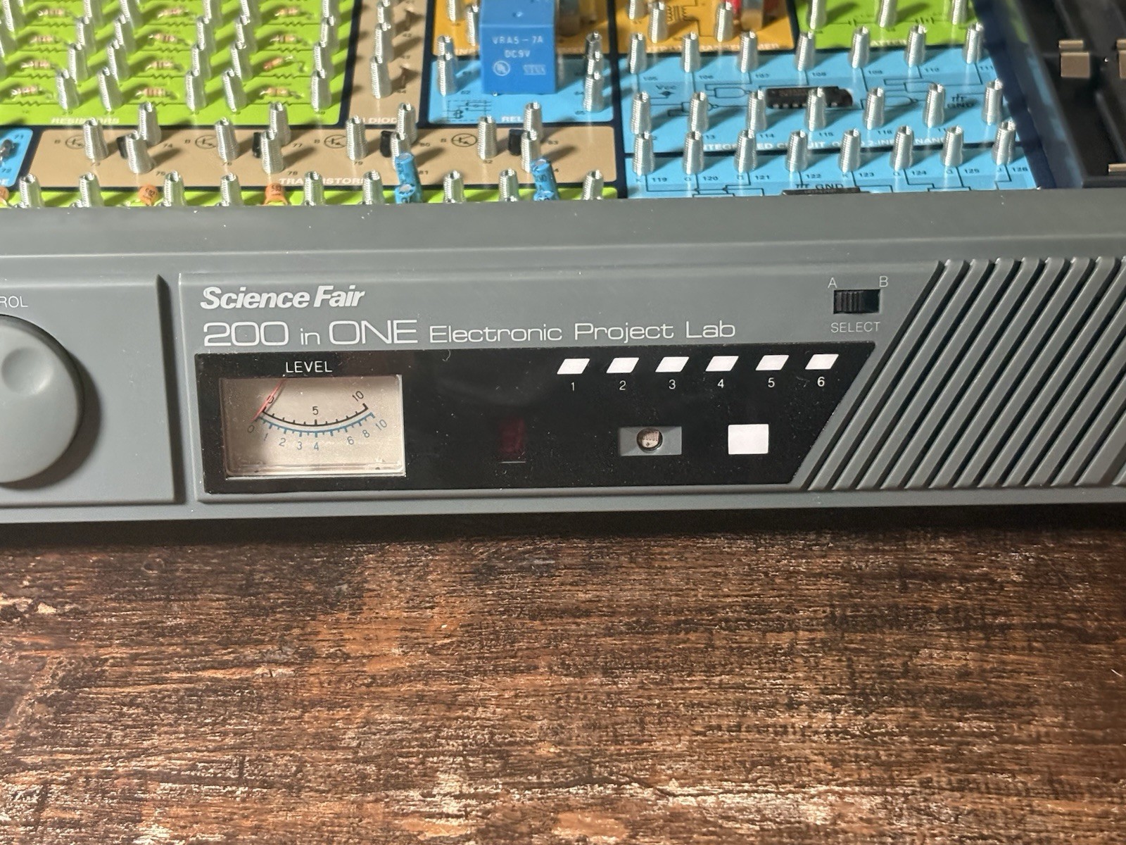 Radio Shack Science Fair 200 in 1 Electronic Project Lab 28-265 Untested Manual