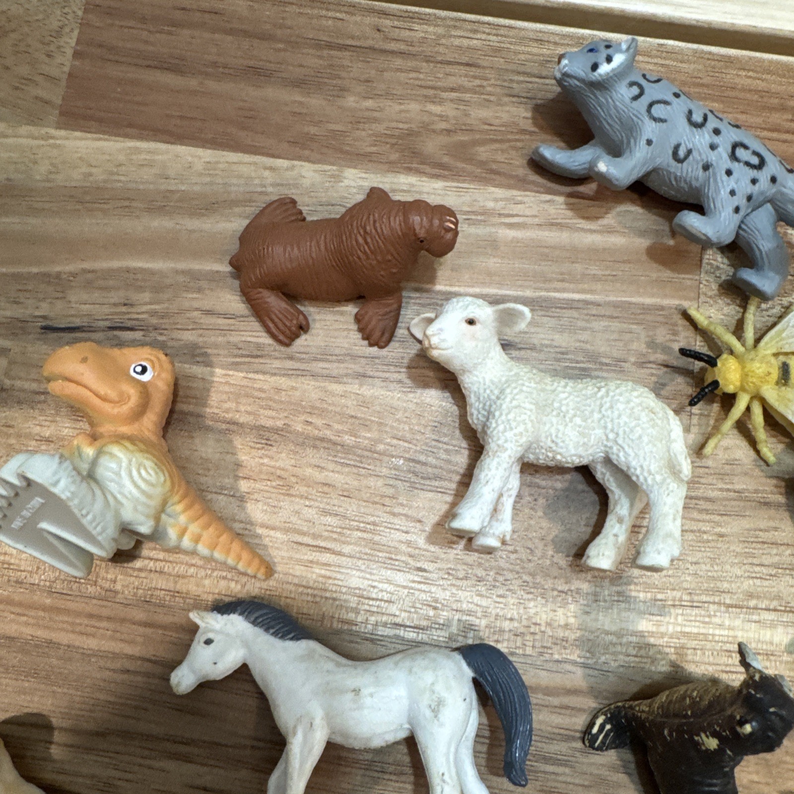 Mixed Lot Small Plastic Zoo Safari Jungle Animal Toy Figures 22-pieces
