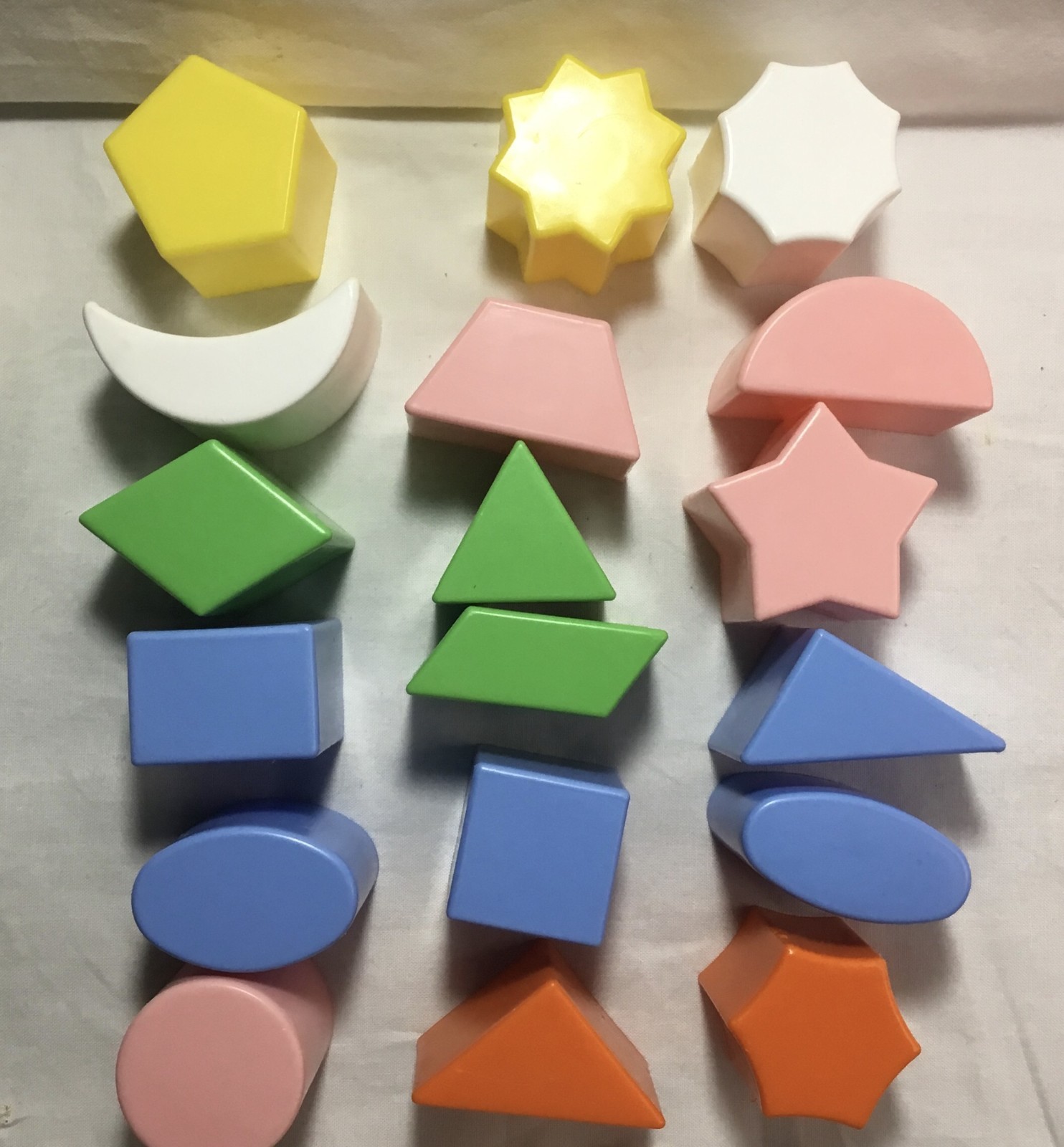 Toy shape sorter, Child Guidance, complete set 18 shapes, 5.5″ red cube