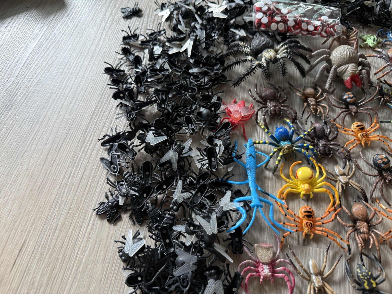 Giant Lot Of Rubber Plastic Insects Bugs Toy Figures Spider Beetle Lizards Flies