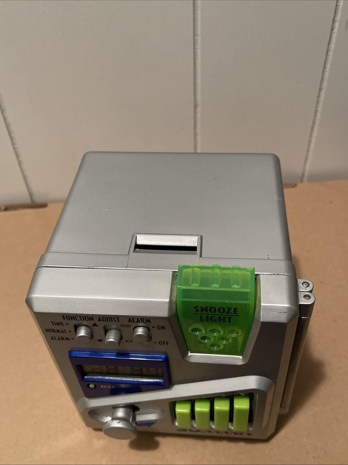 NIB Collector Toy 2004 YoUniverse Alarm Clock Safe Summit Learning Machine