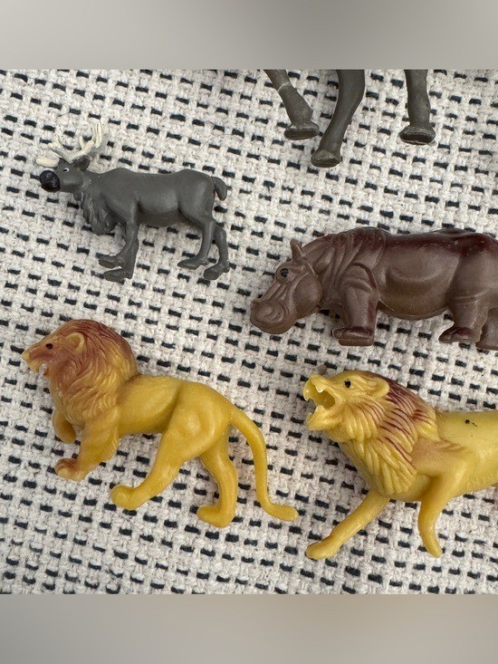 Vintage Plastic Safari Animal Toy Lot (7 Total)