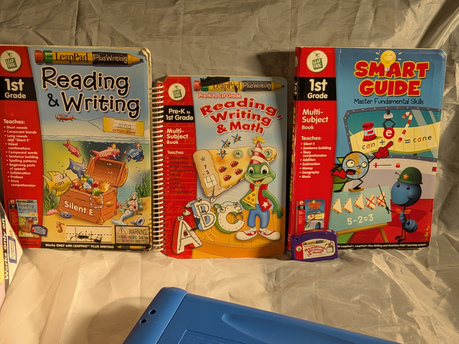 LEAP PAD PLUS WRITING LEARNING SYSTEM BY LEAP FROG WITH 5 BOOKS & CARTRIDGES.
