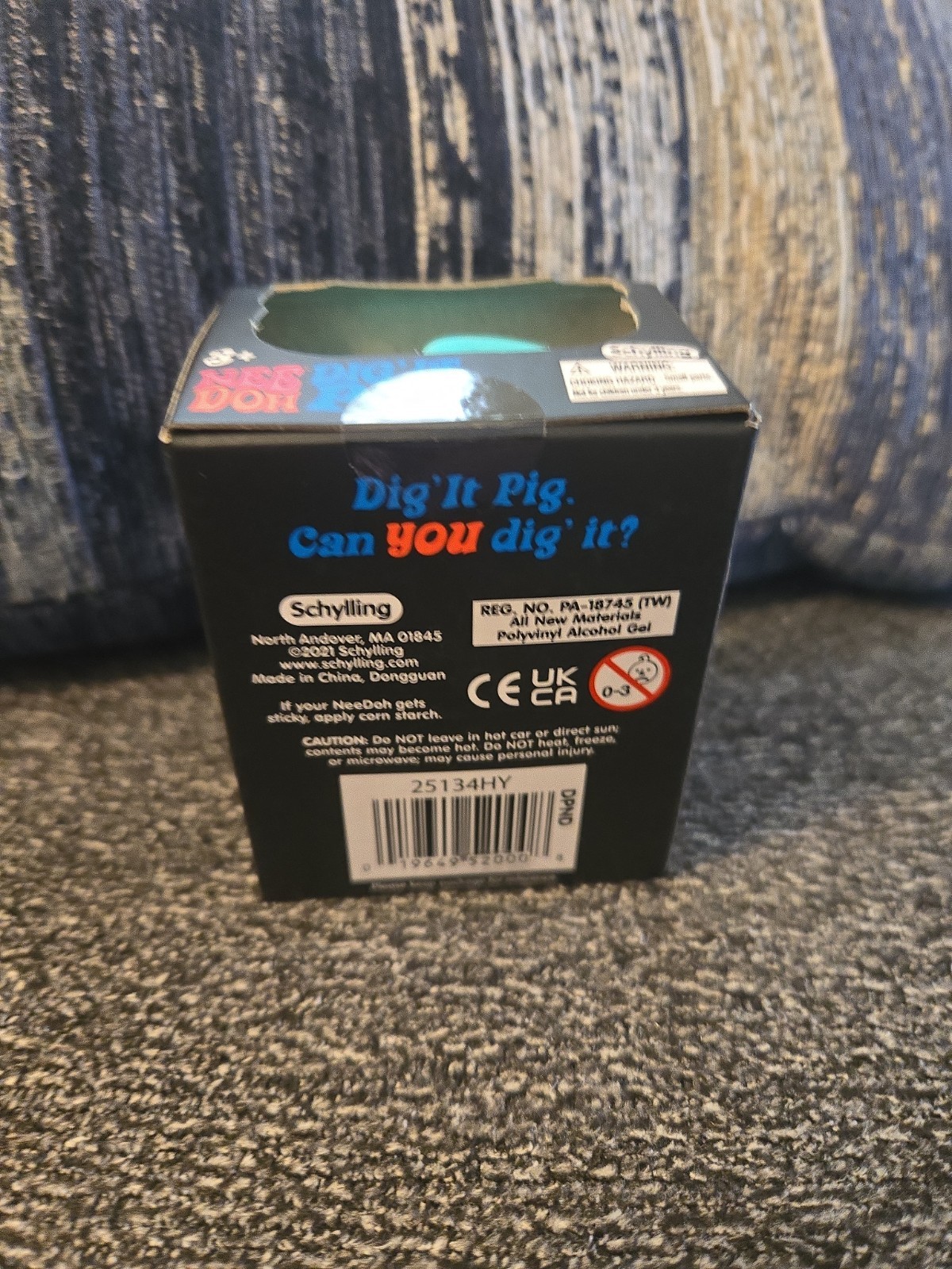 VERY RARE!! Authentic Needoh DIG IT PIG Teal Brand New In box Made by Schylling