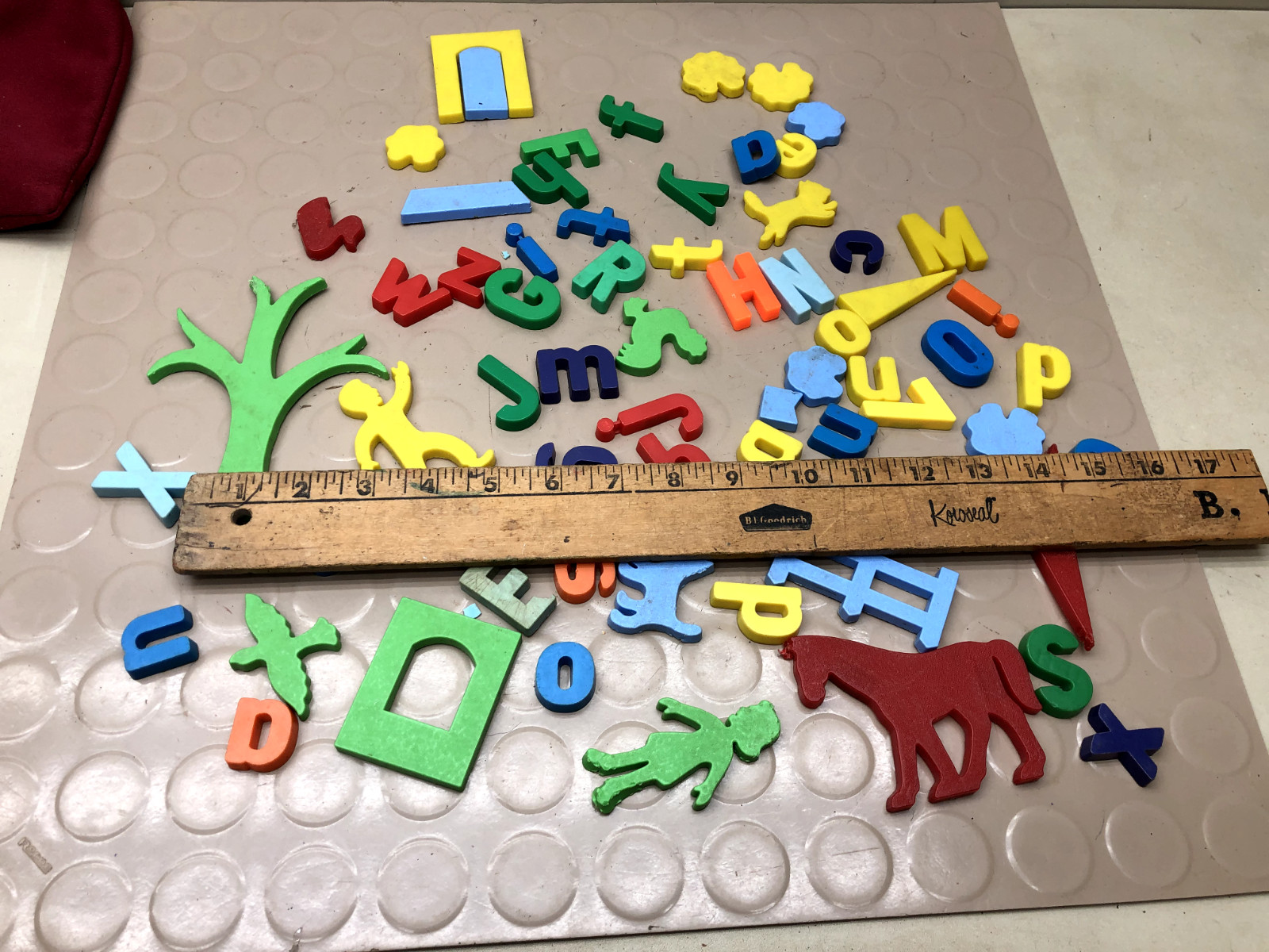 Lot of Vintage Alphabet Letters & Farm Figures Refrigerator Fridge Magnets